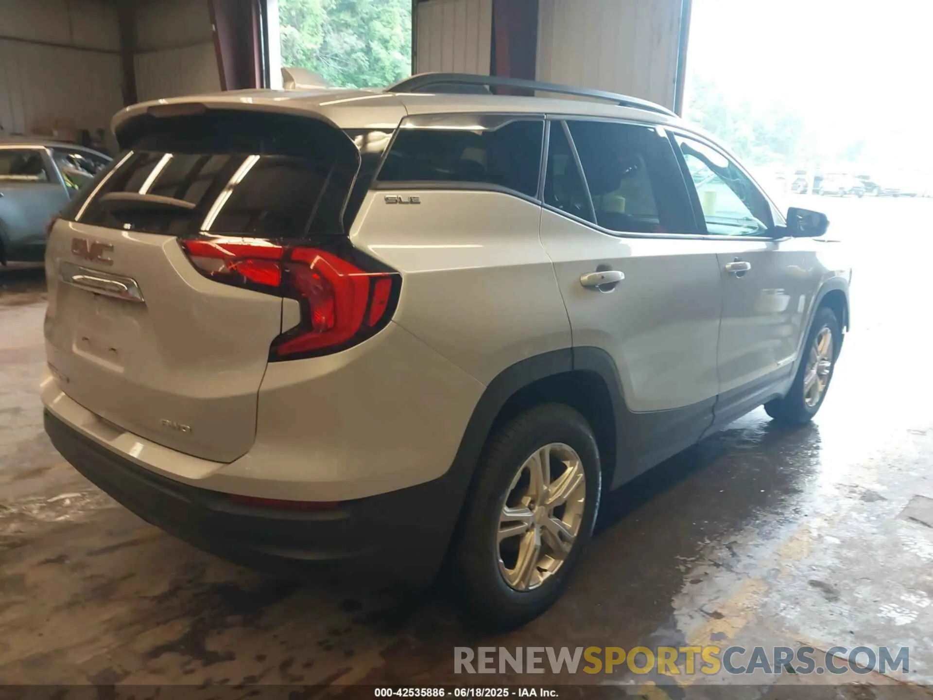 4 Photograph of a damaged car 3GKALTEV1LL315077 GMC TERRAIN 2020