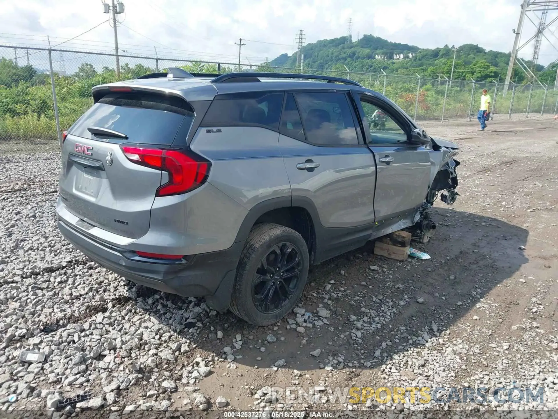 4 Photograph of a damaged car 3GKALTEV7LL331946 GMC TERRAIN 2020