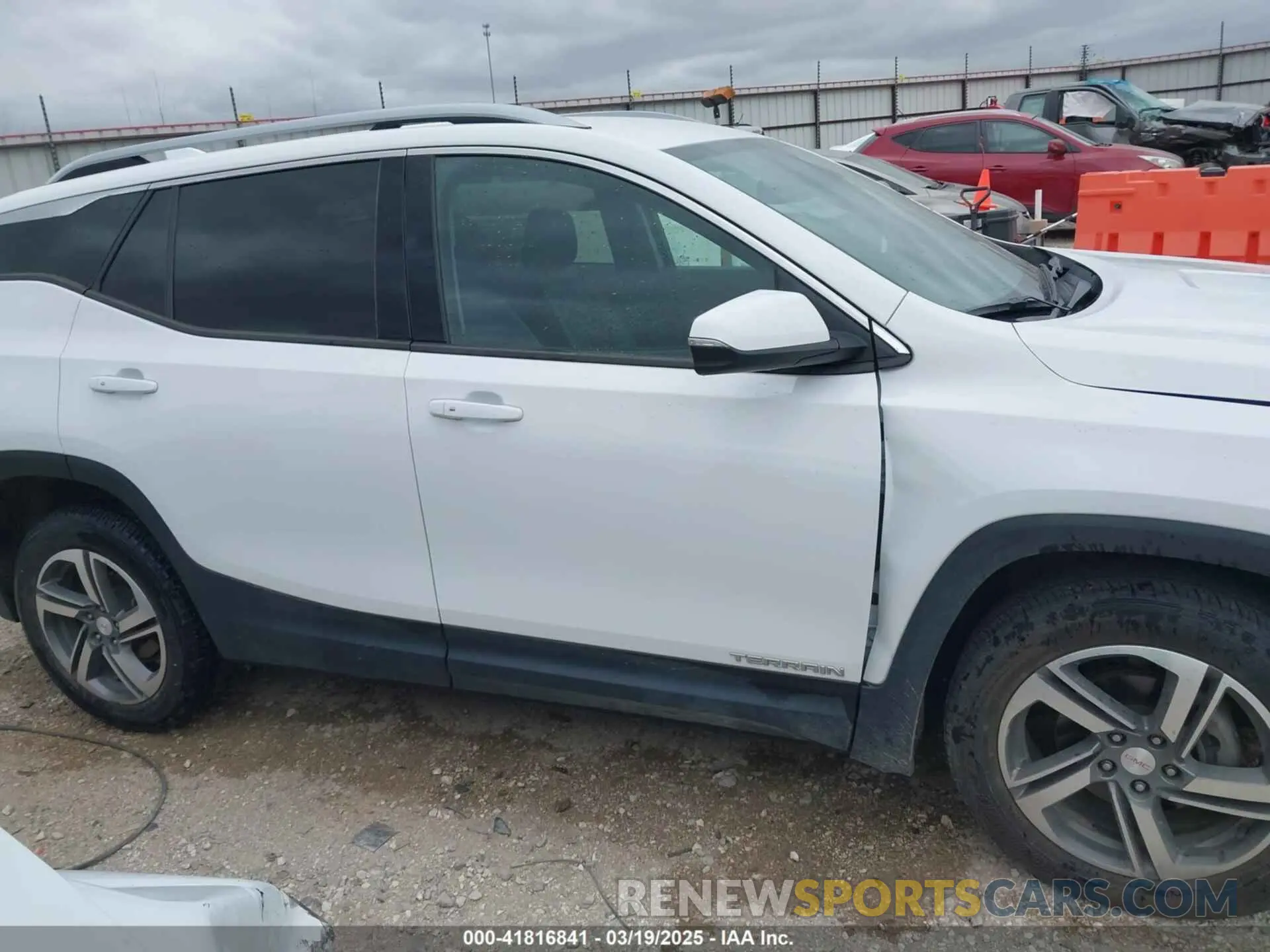 13 Photograph of a damaged car 3GKALVEV0LL102925 GMC TERRAIN 2020