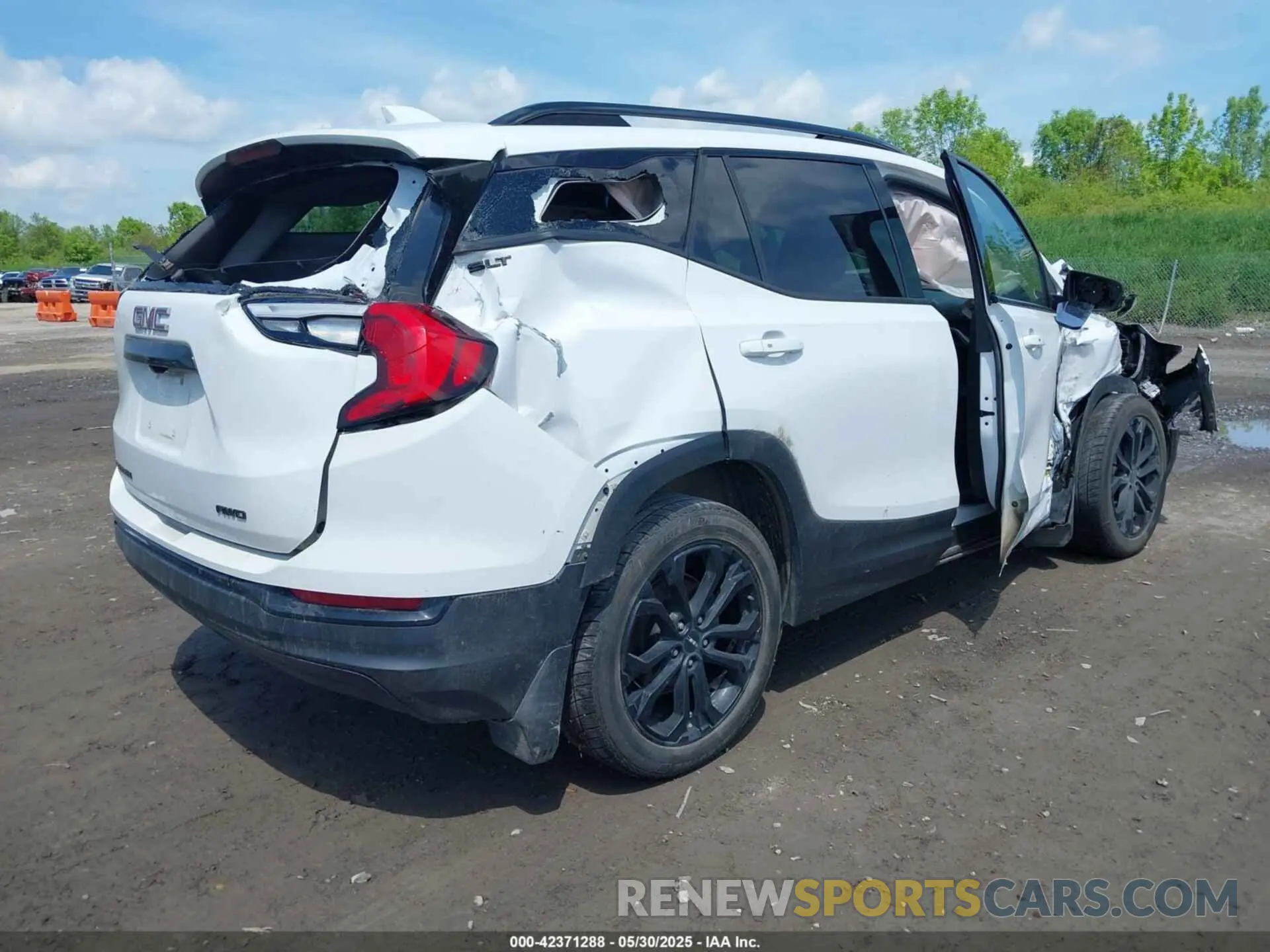 4 Photograph of a damaged car 3GKALVEV2LL259355 GMC TERRAIN 2020