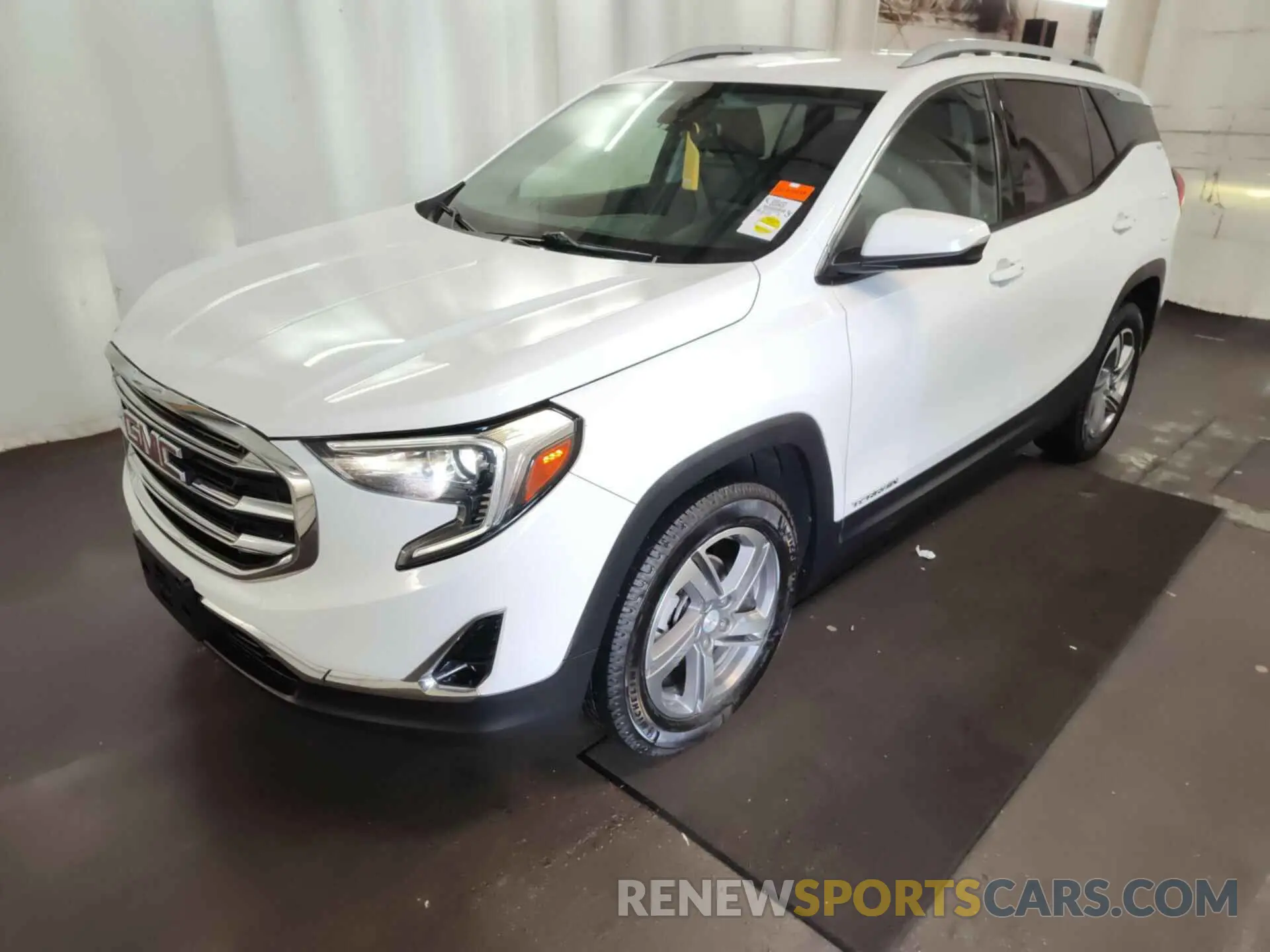 28 Photograph of a damaged car 3GKALVEV4LL301380 GMC TERRAIN 2020