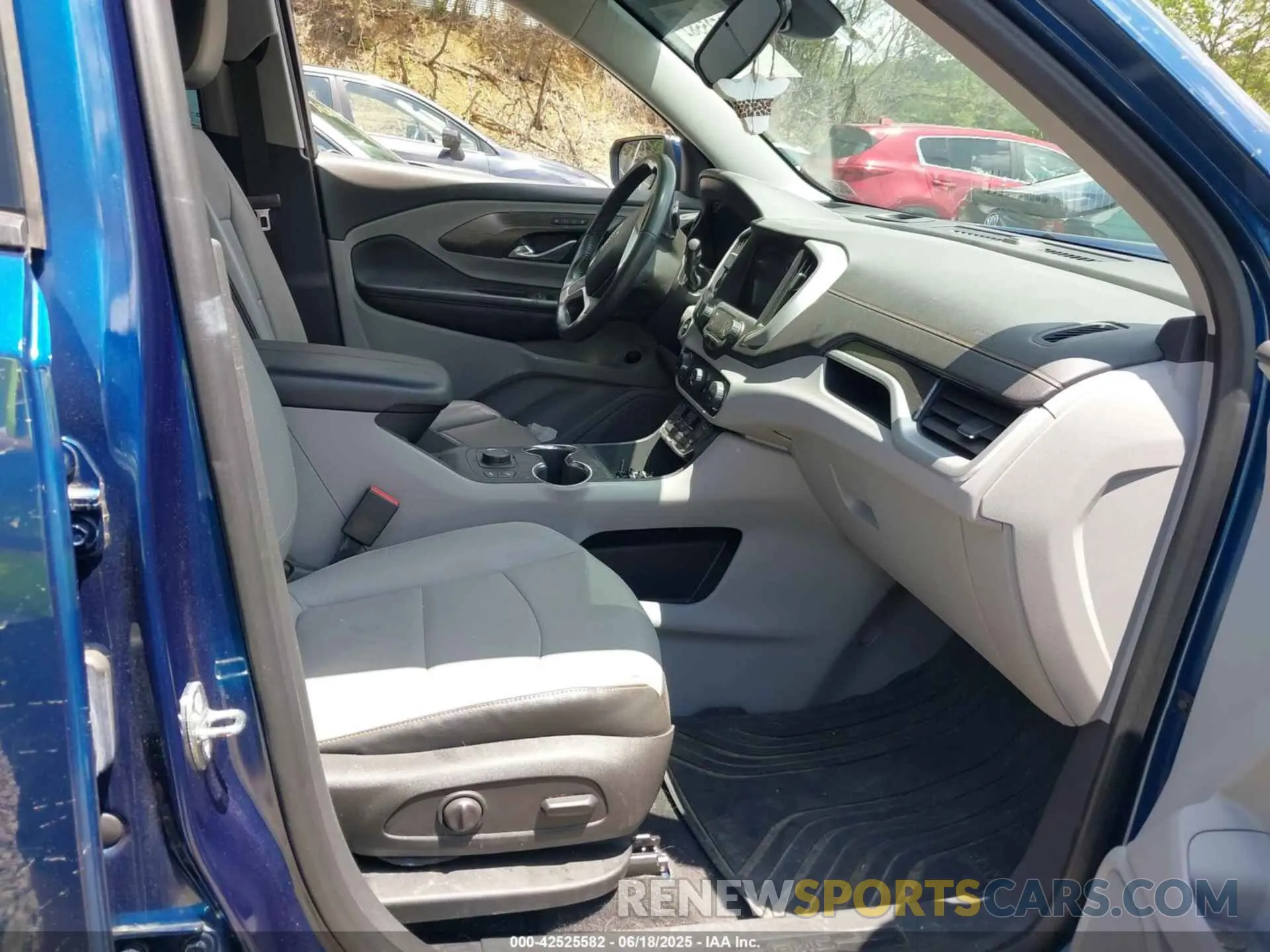 5 Photograph of a damaged car 3GKALVEV4LL345105 GMC TERRAIN 2020