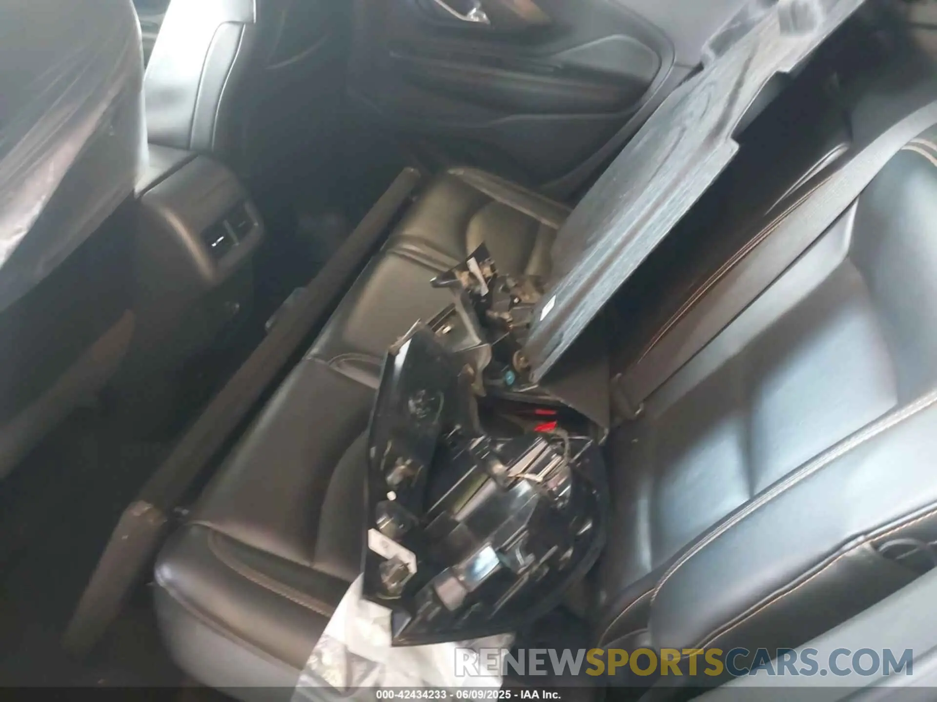 12 Photograph of a damaged car 3GKALVEV5LL133068 GMC TERRAIN 2020