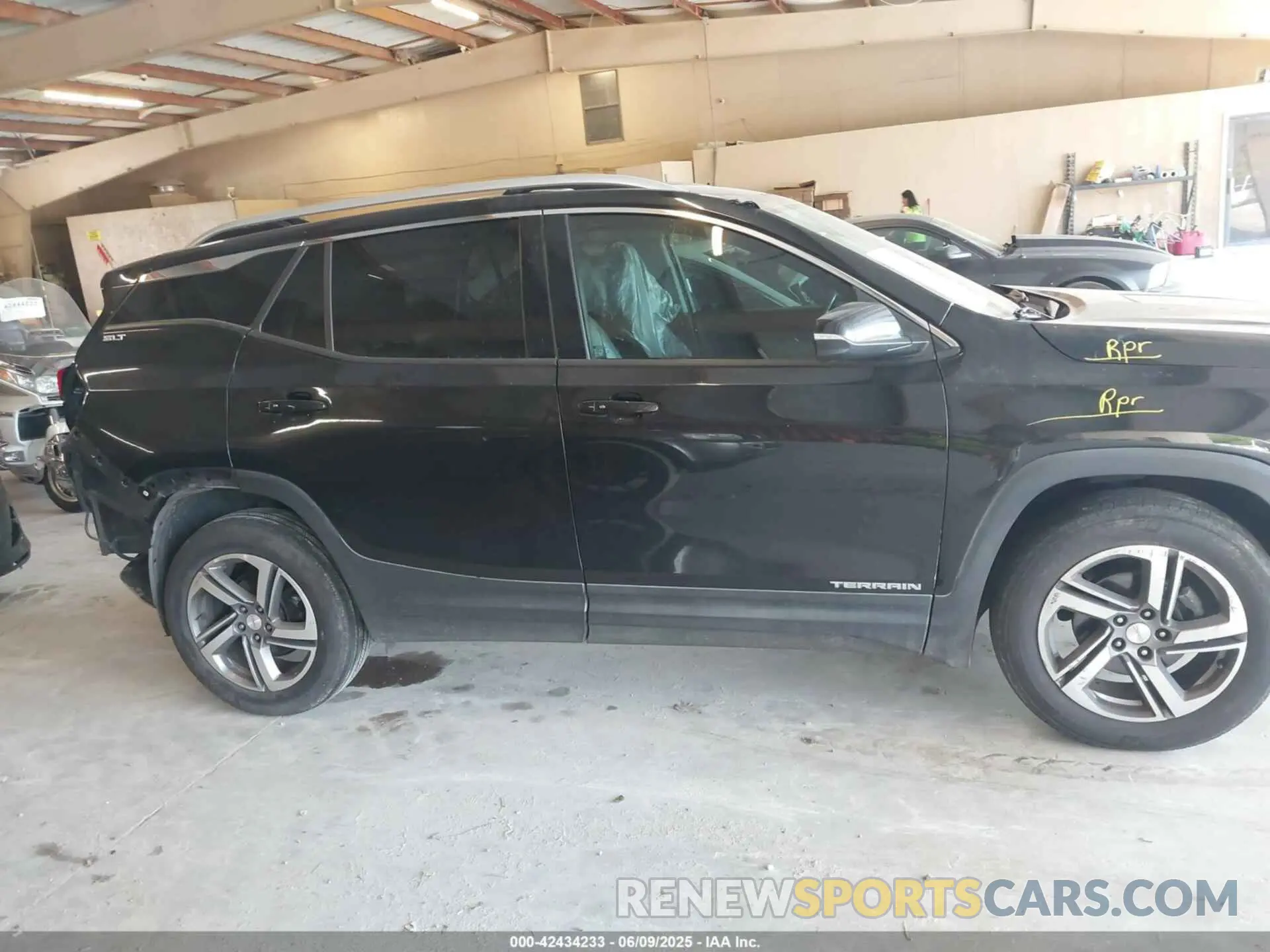14 Photograph of a damaged car 3GKALVEV5LL133068 GMC TERRAIN 2020