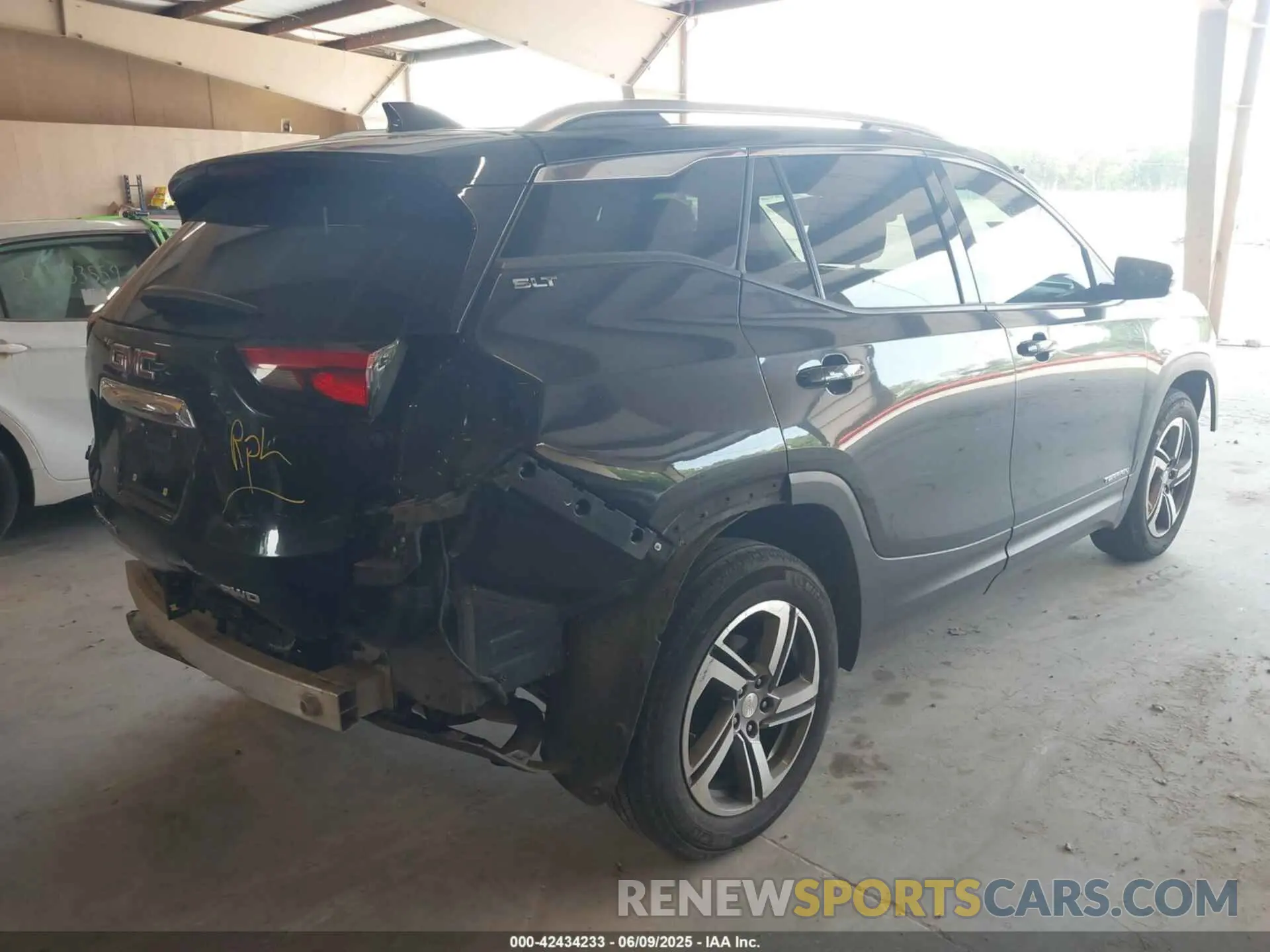 4 Photograph of a damaged car 3GKALVEV5LL133068 GMC TERRAIN 2020