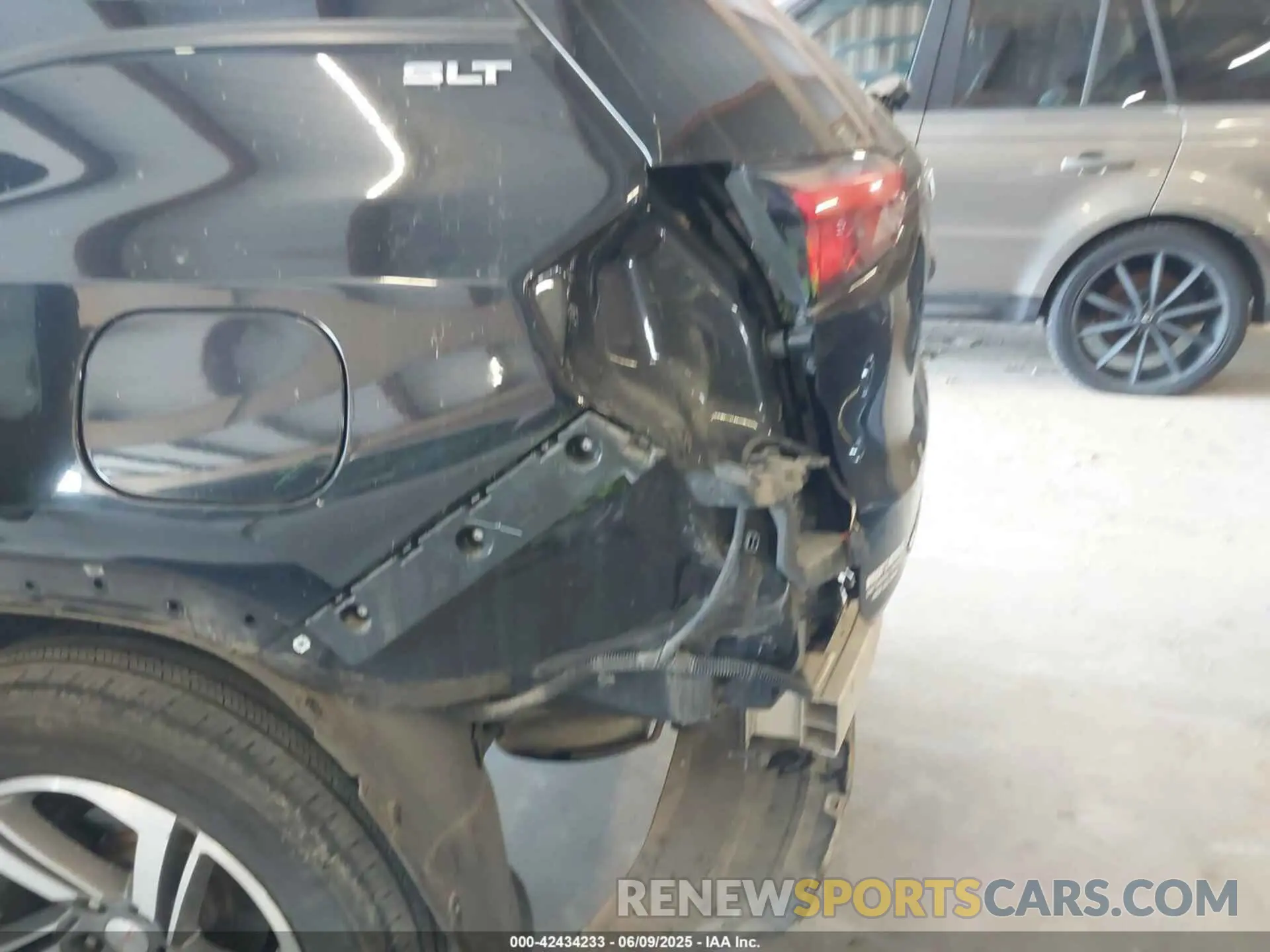 6 Photograph of a damaged car 3GKALVEV5LL133068 GMC TERRAIN 2020