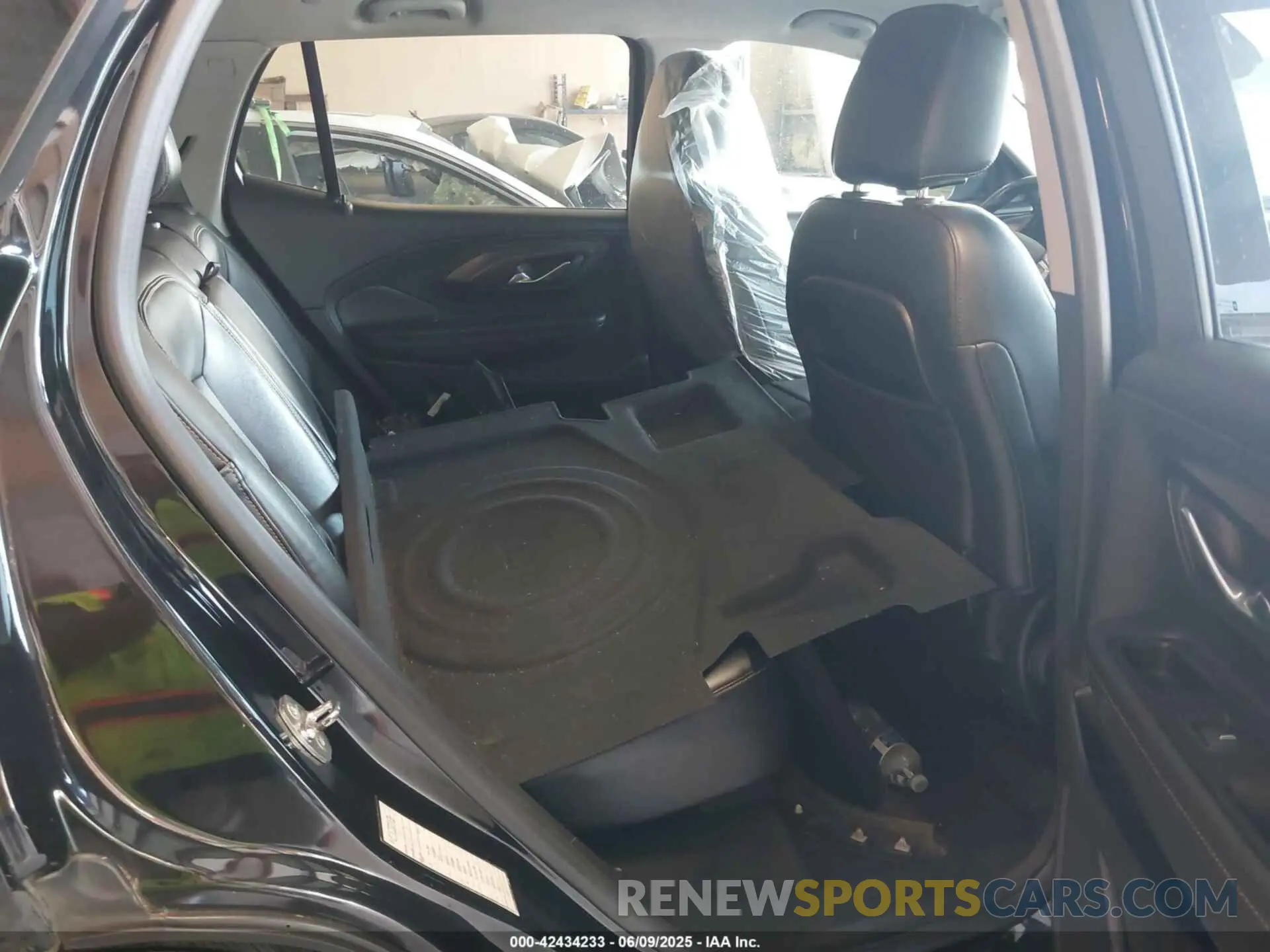 8 Photograph of a damaged car 3GKALVEV5LL133068 GMC TERRAIN 2020