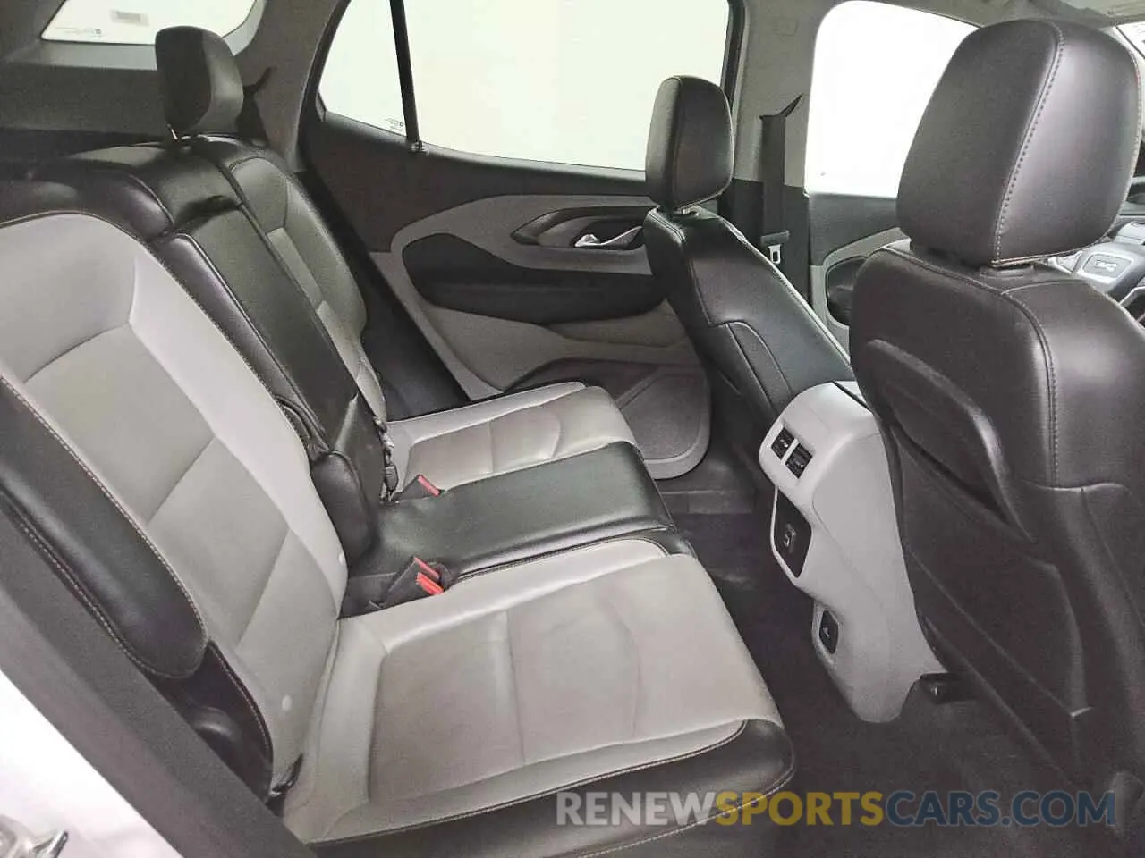 11 Photograph of a damaged car 3GKALVEV5LL133099 GMC TERRAIN 2020