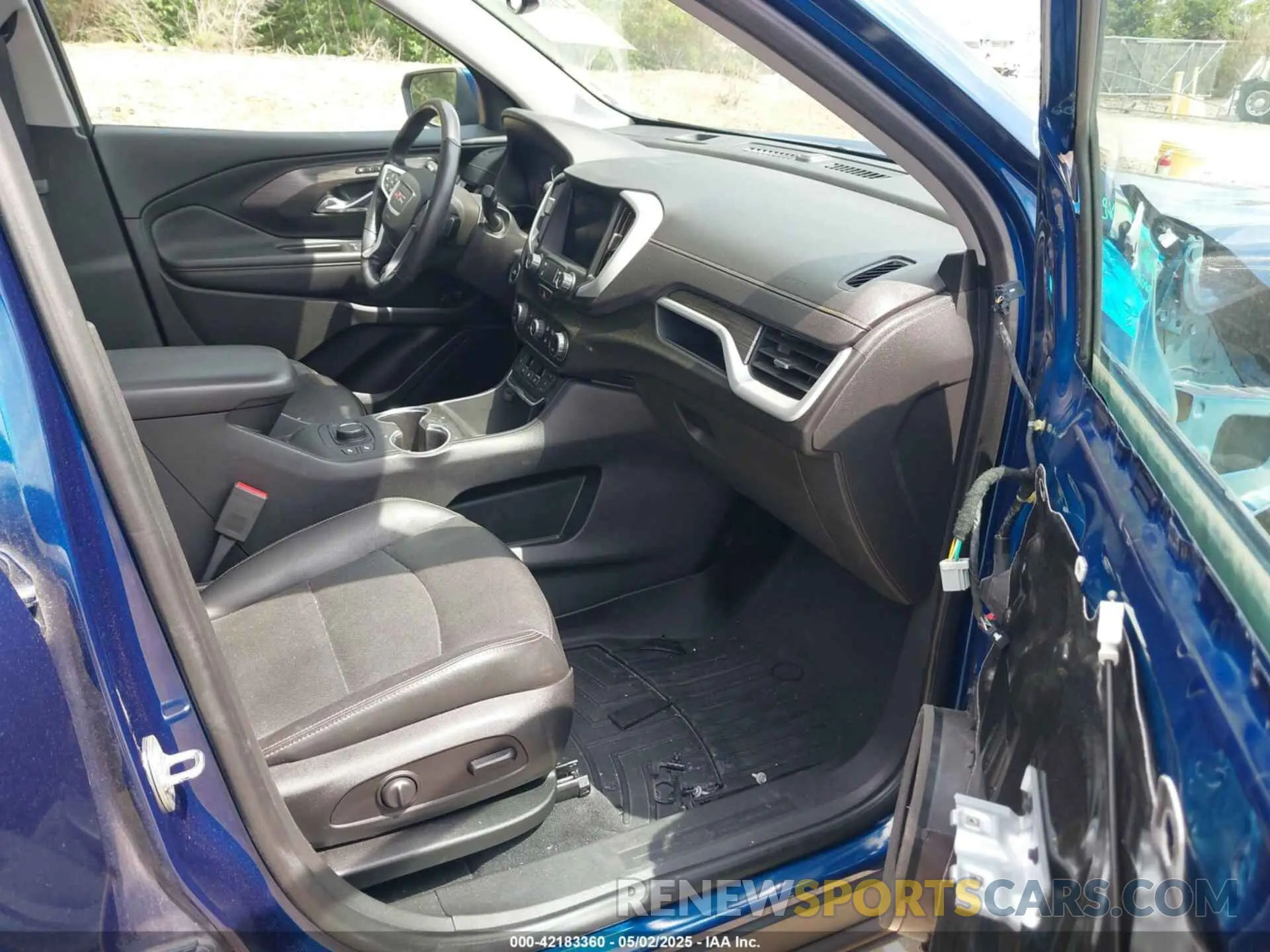 5 Photograph of a damaged car 3GKALVEV5LL135015 GMC TERRAIN 2020