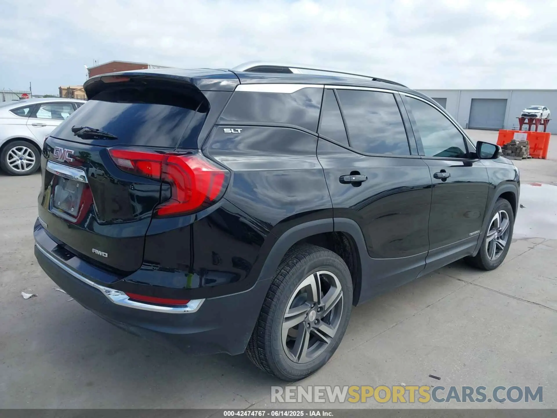 4 Photograph of a damaged car 3GKALVEV5LL175756 GMC TERRAIN 2020