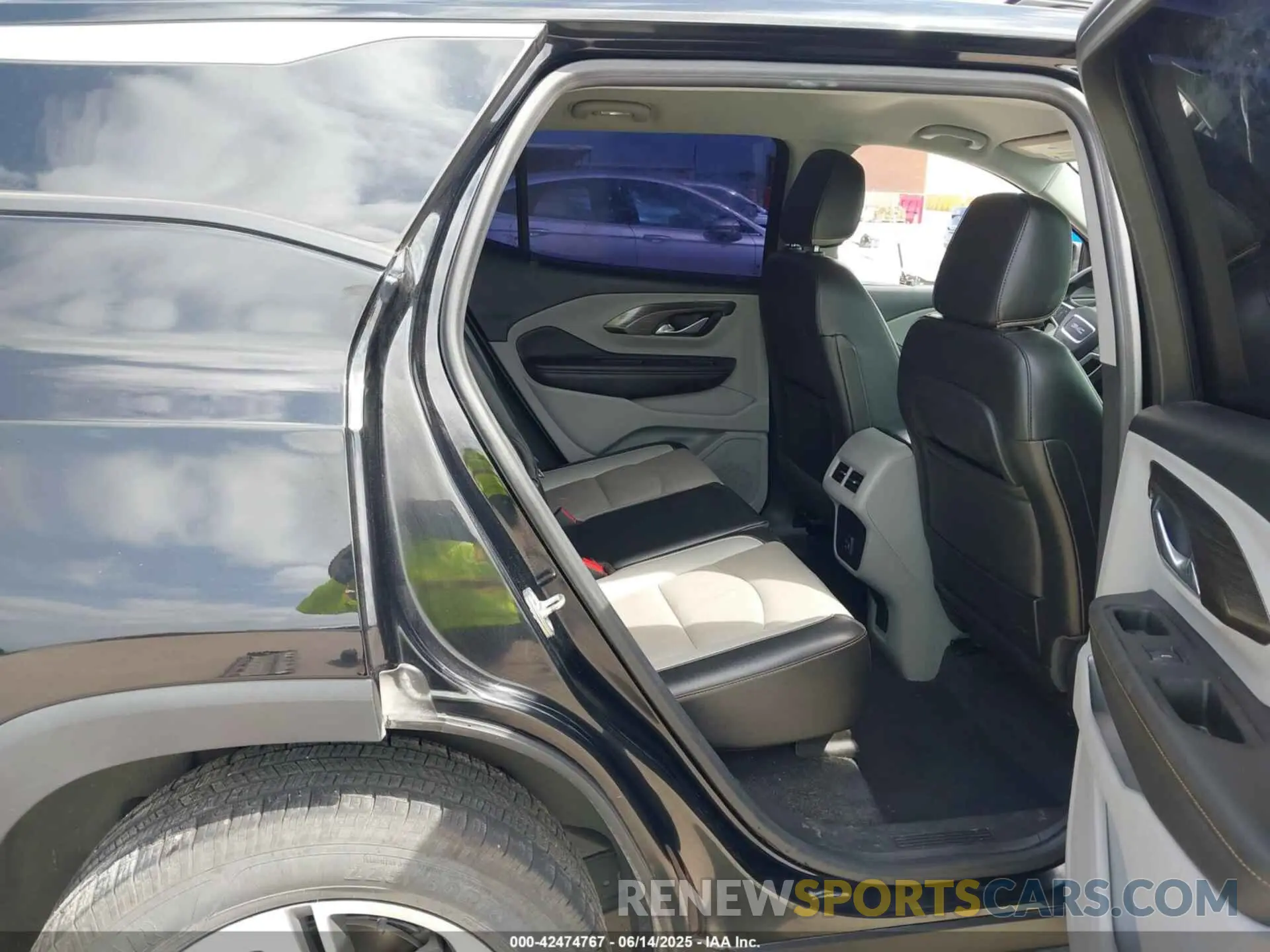 8 Photograph of a damaged car 3GKALVEV5LL175756 GMC TERRAIN 2020
