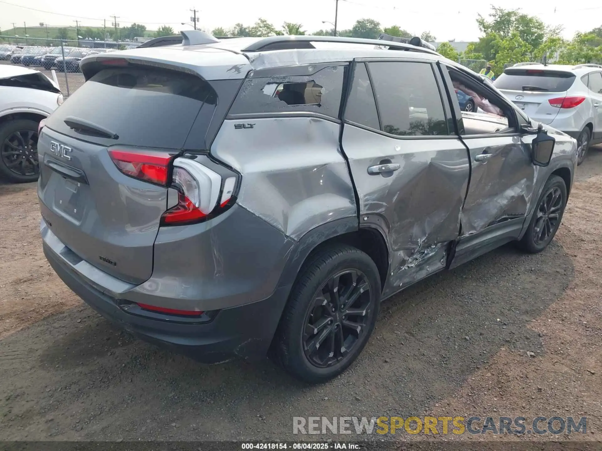 4 Photograph of a damaged car 3GKALVEV6LL135119 GMC TERRAIN 2020