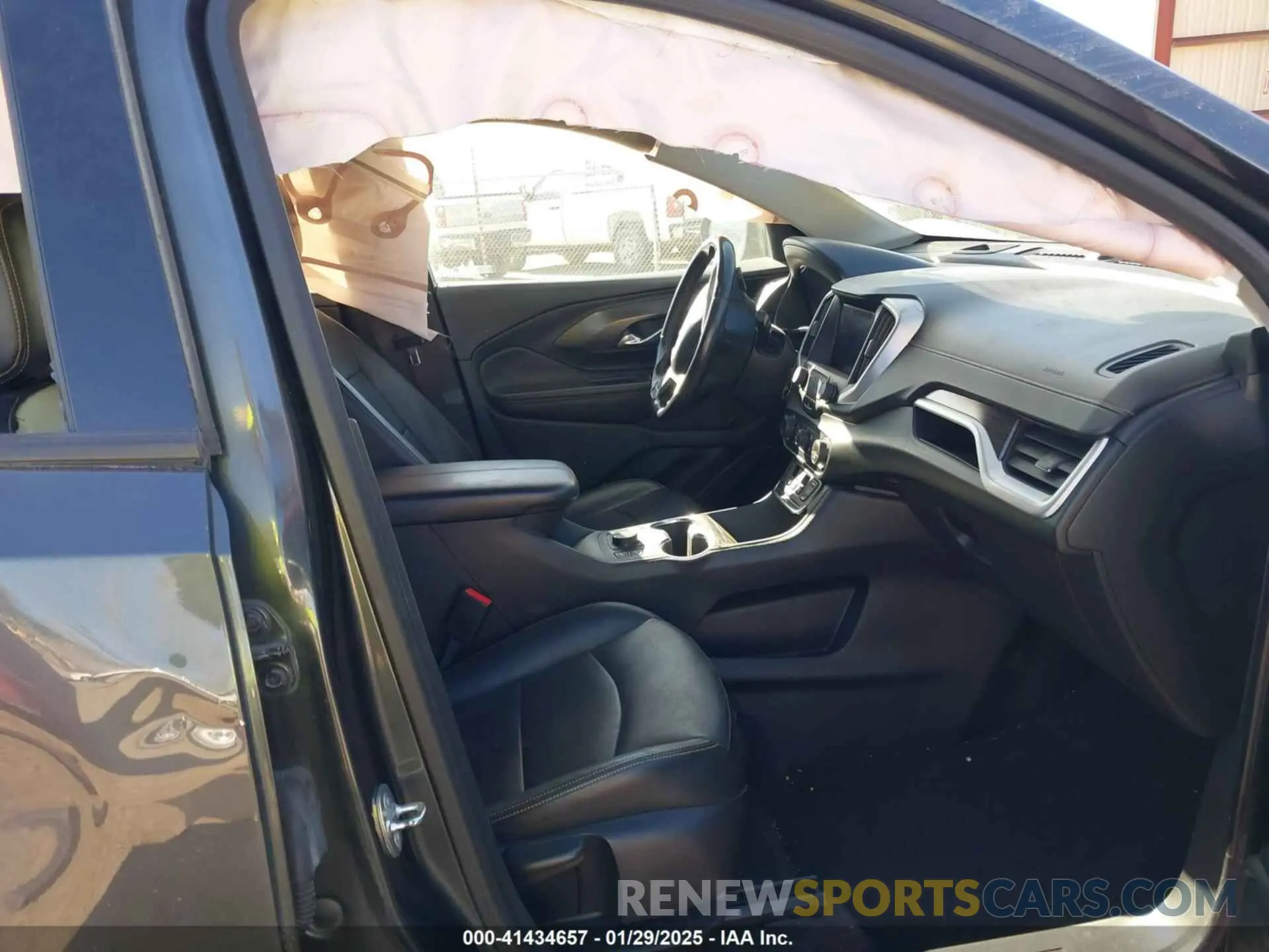 5 Photograph of a damaged car 3GKALVEV6LL203001 GMC TERRAIN 2020