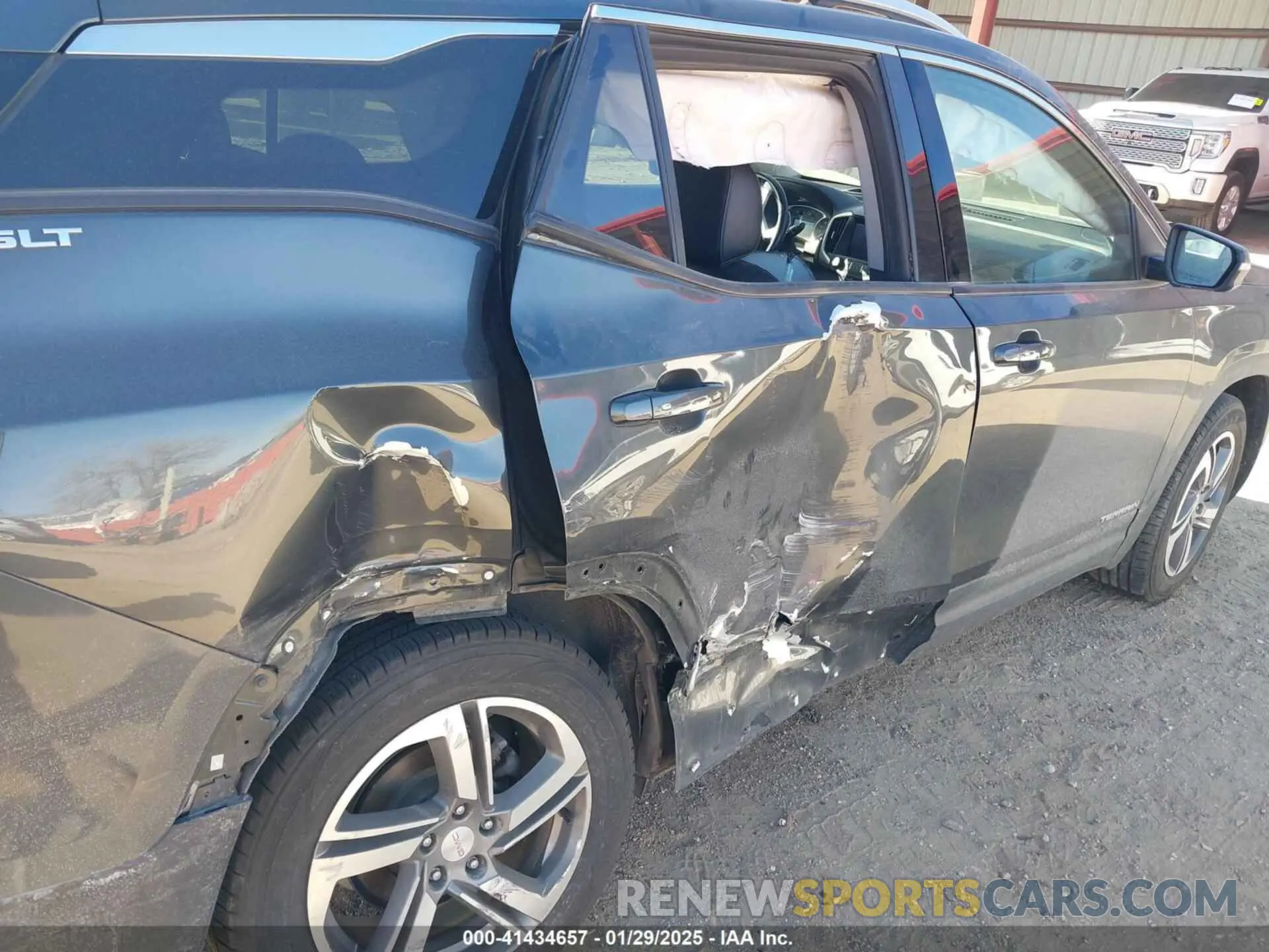 6 Photograph of a damaged car 3GKALVEV6LL203001 GMC TERRAIN 2020