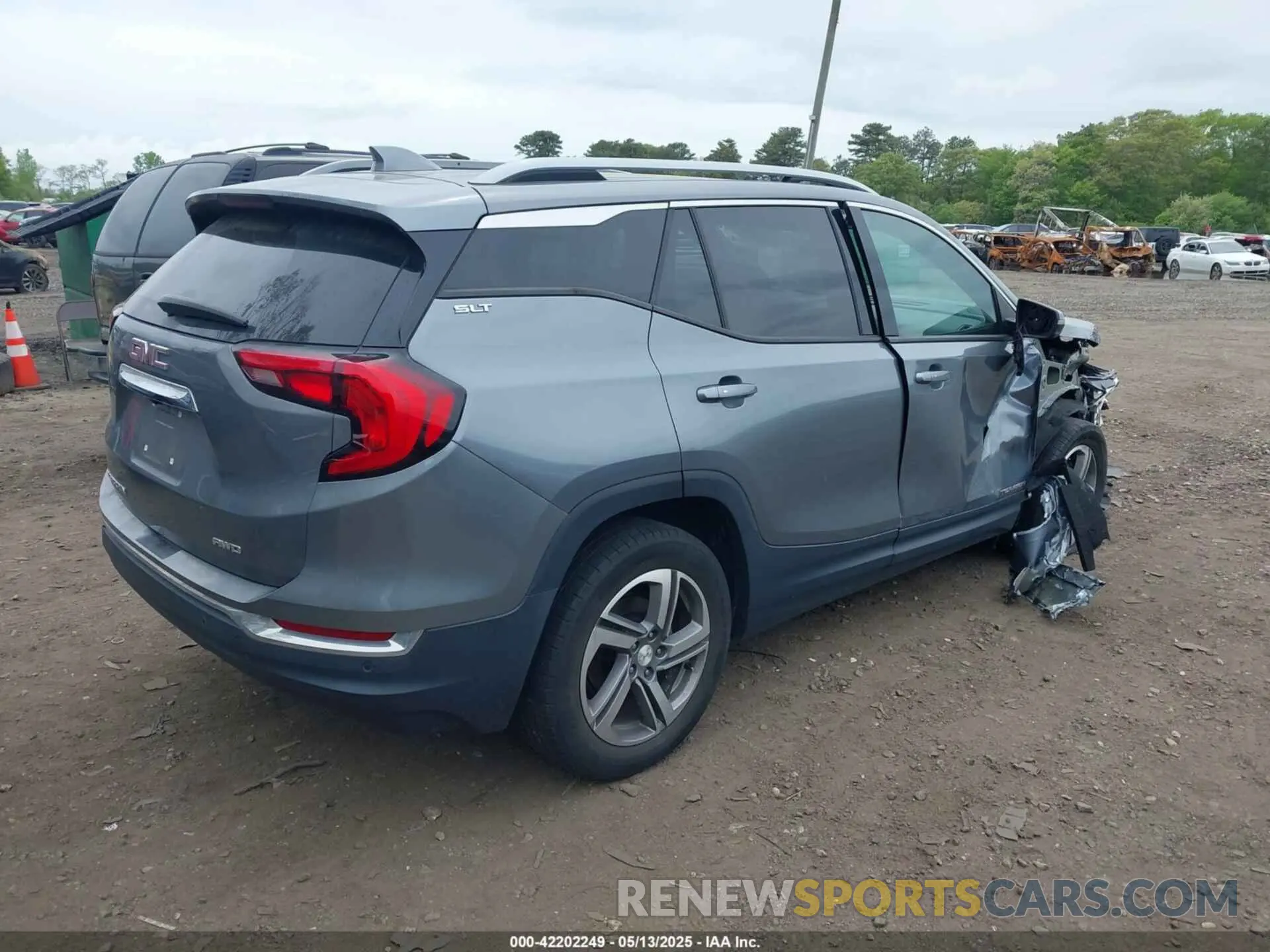 4 Photograph of a damaged car 3GKALVEV9LL274886 GMC TERRAIN 2020