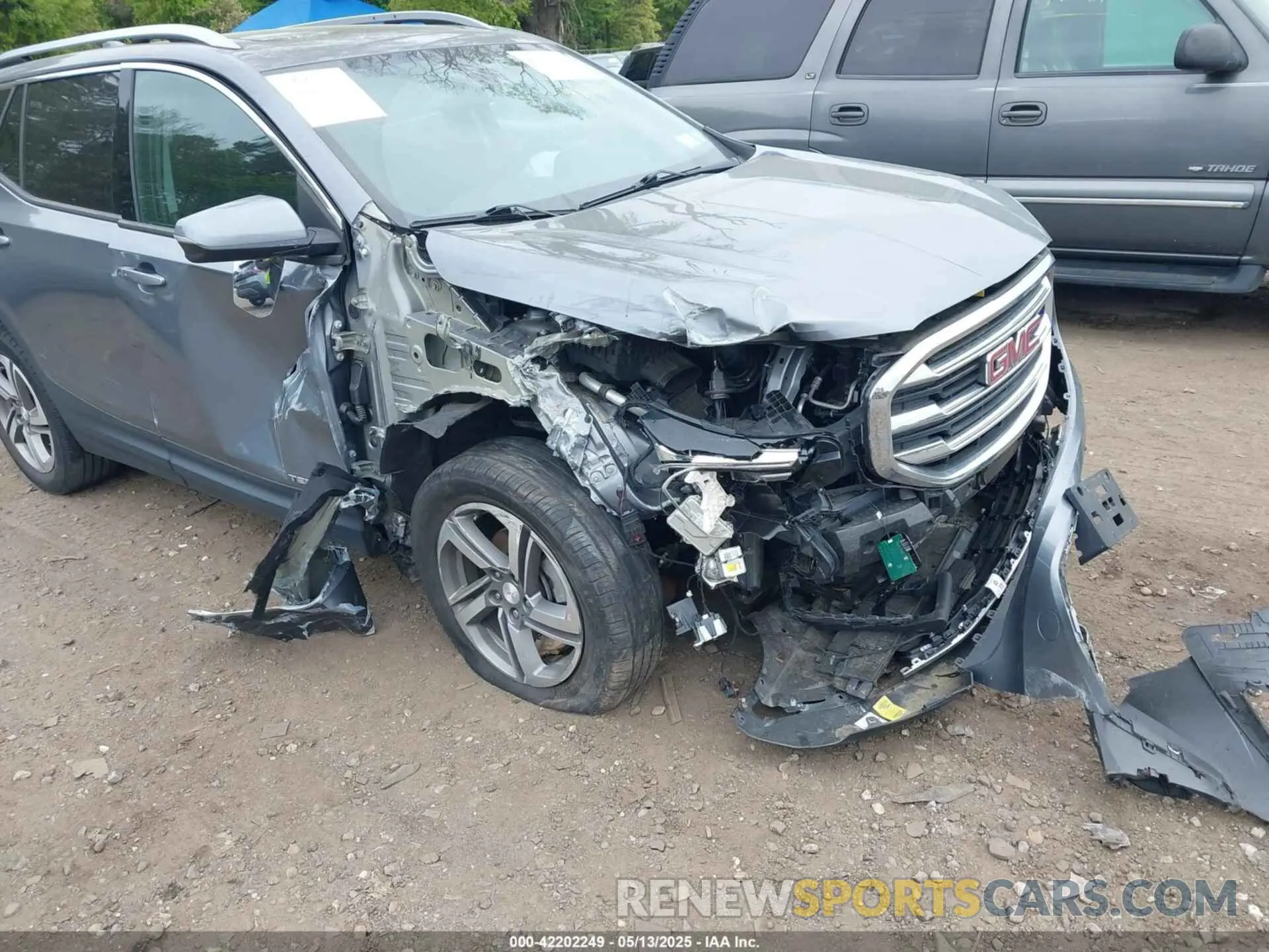 6 Photograph of a damaged car 3GKALVEV9LL274886 GMC TERRAIN 2020