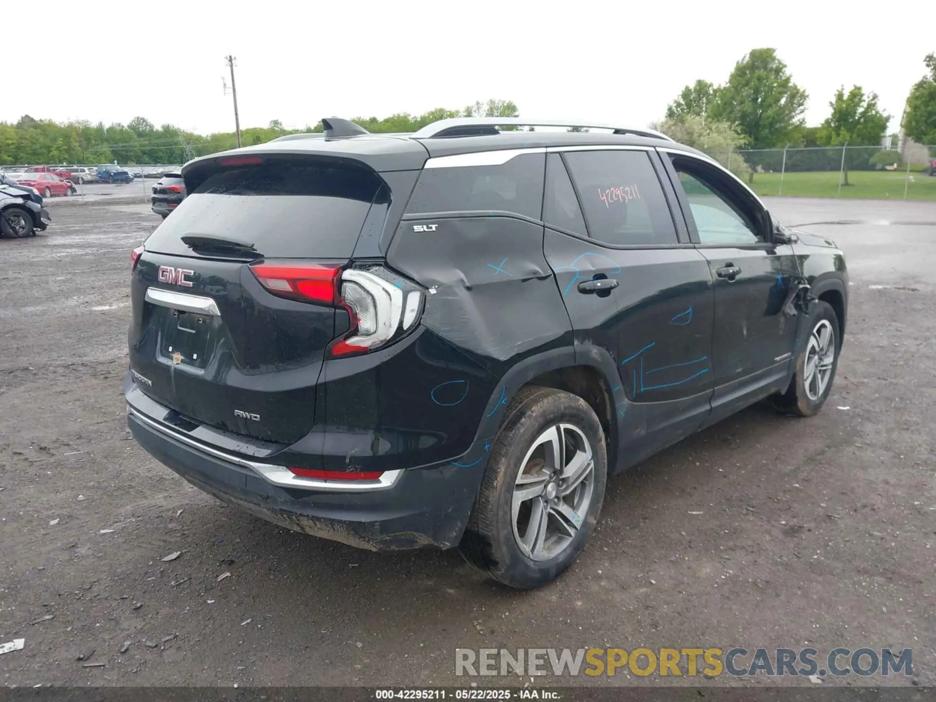 4 Photograph of a damaged car 3GKALVEVXLL116640 GMC TERRAIN 2020