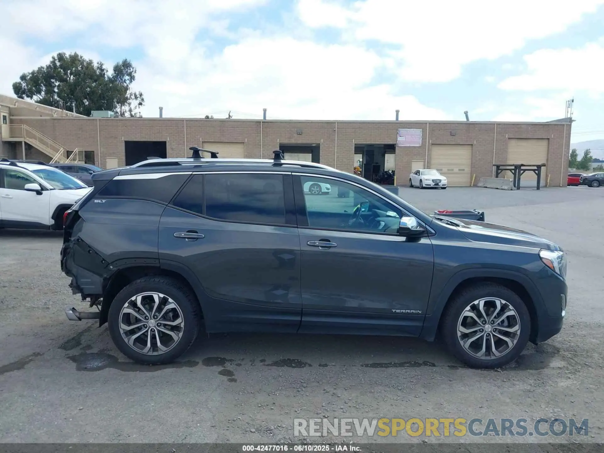 14 Photograph of a damaged car 3GKALVEX9LL117702 GMC TERRAIN 2020