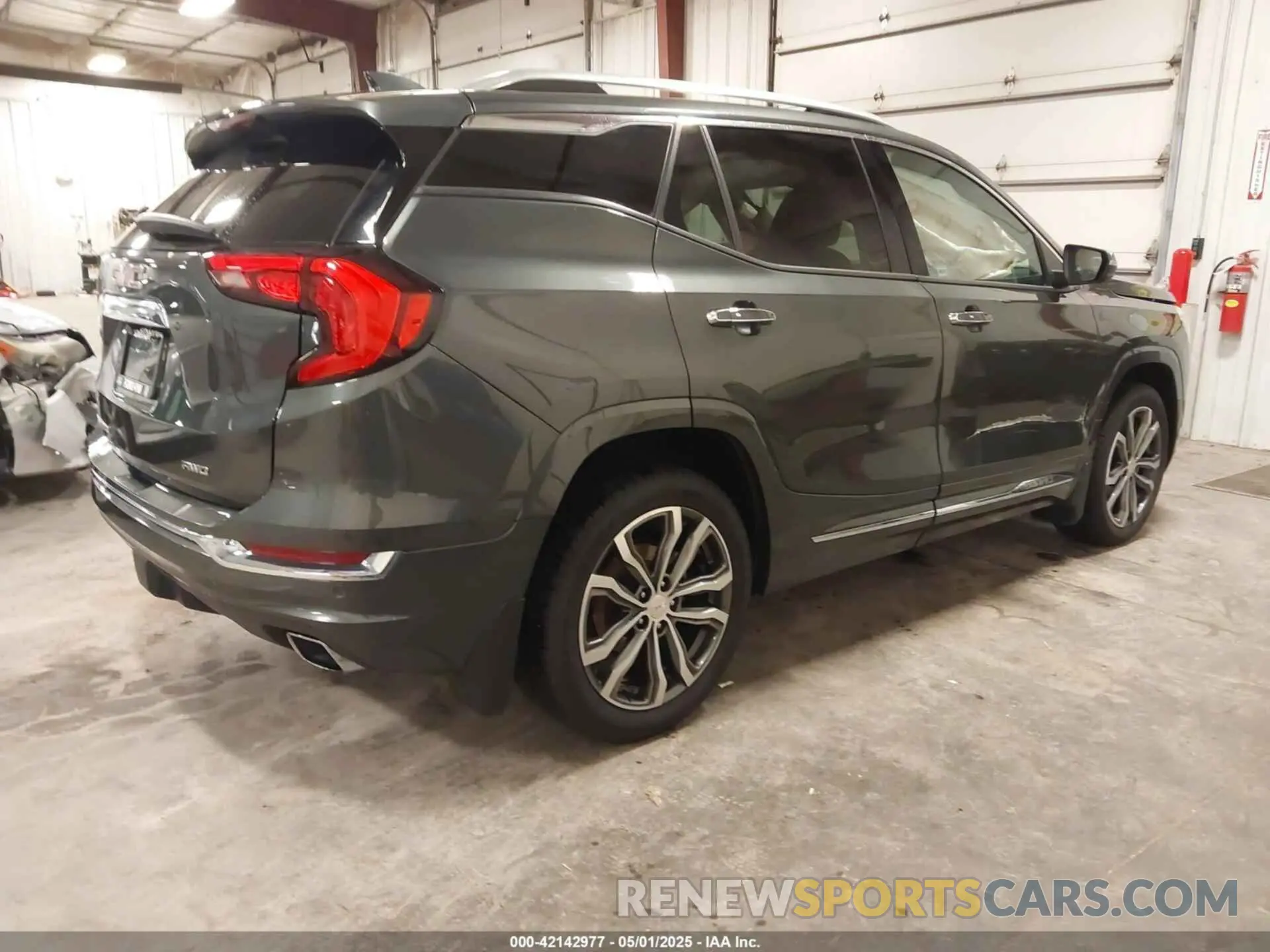 4 Photograph of a damaged car 3GKALXEX6LL182552 GMC TERRAIN 2020