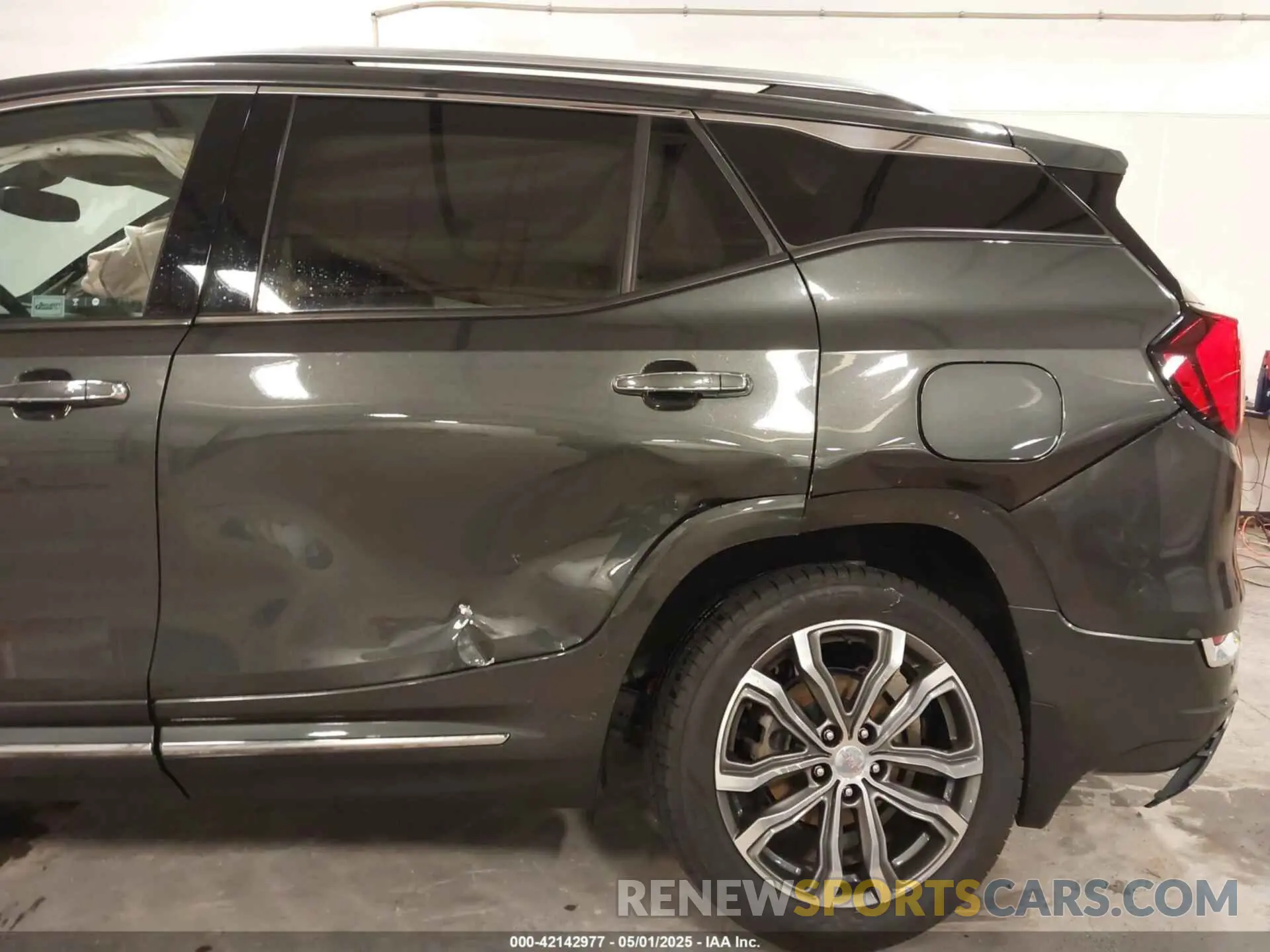 6 Photograph of a damaged car 3GKALXEX6LL182552 GMC TERRAIN 2020