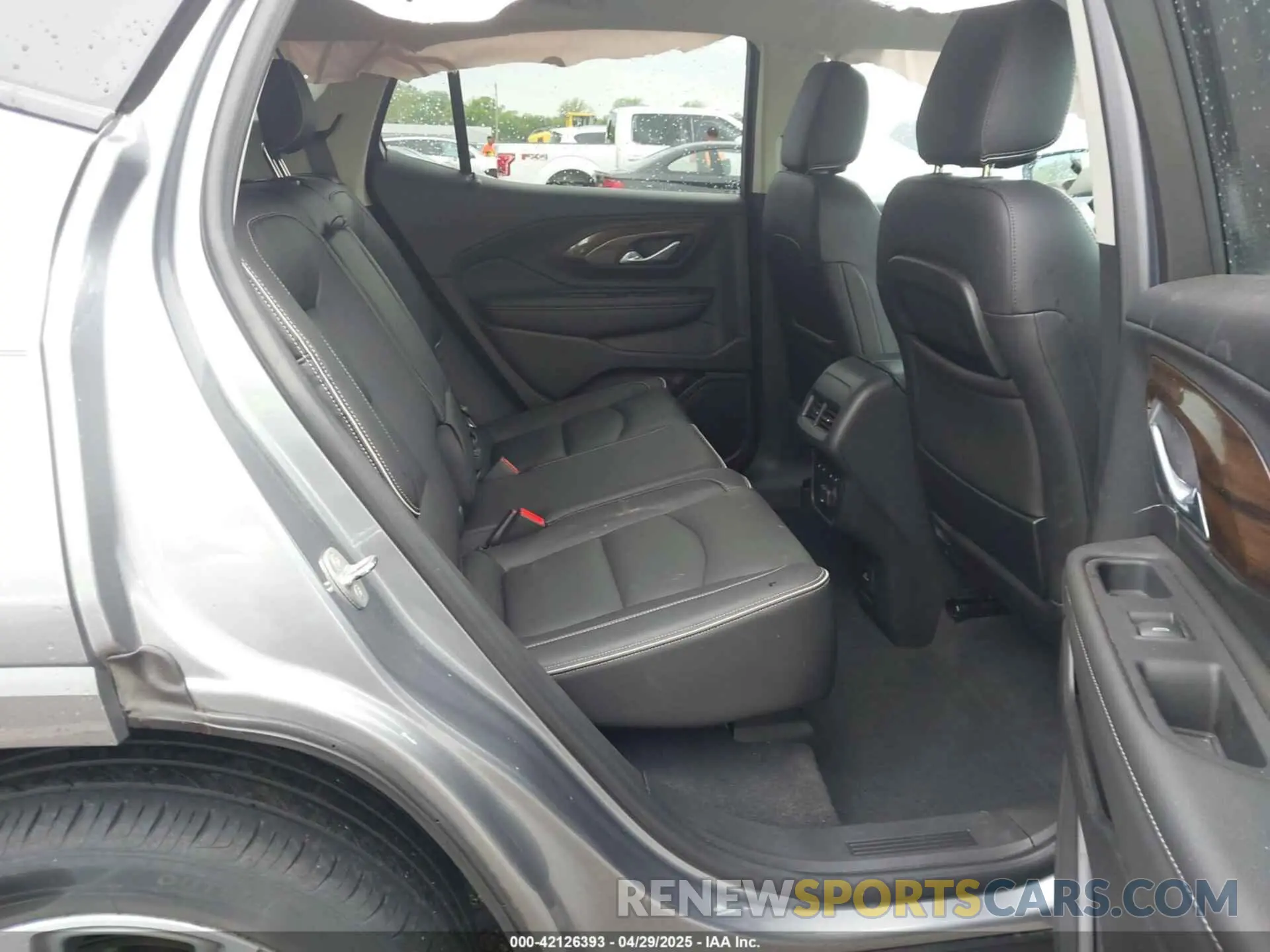 8 Photograph of a damaged car 3GKALXEX9LL137492 GMC TERRAIN 2020