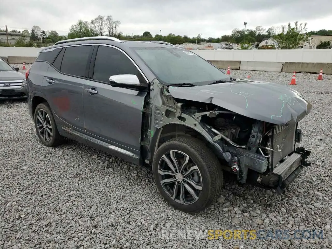 4 Photograph of a damaged car 3GKALXEX9LL340236 GMC TERRAIN 2020