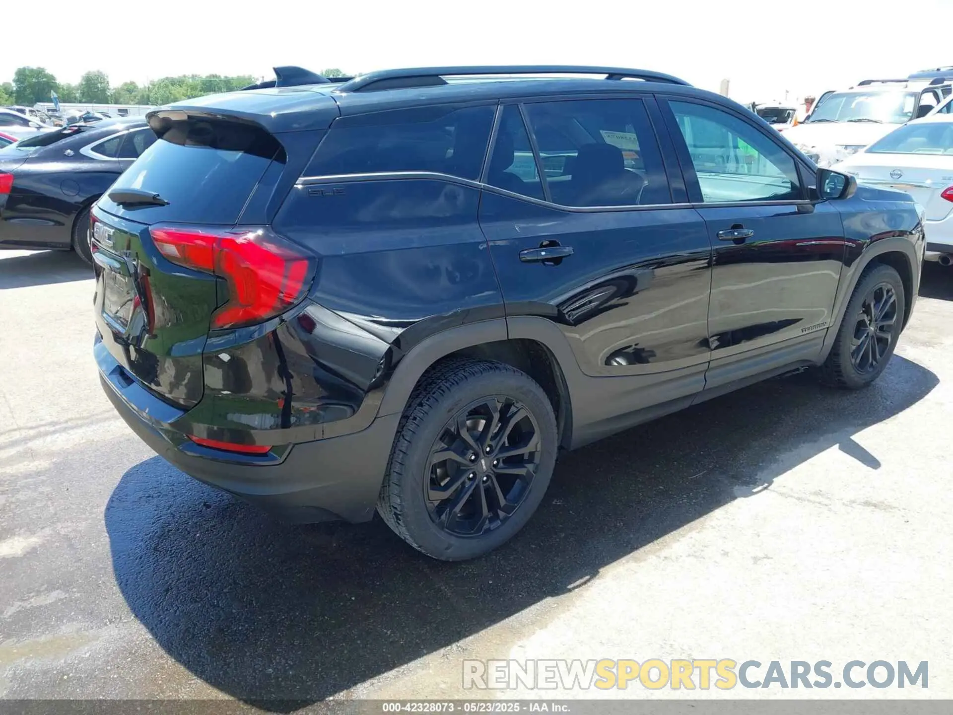 4 Photograph of a damaged car 3GKALMEV2ML339430 GMC TERRAIN 2021