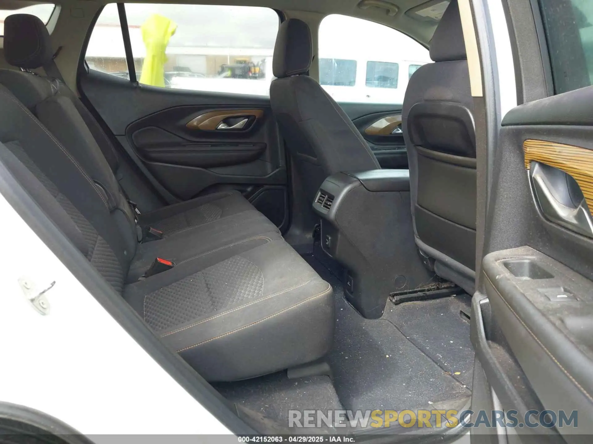 8 Photograph of a damaged car 3GKALMEV2ML352839 GMC TERRAIN 2021