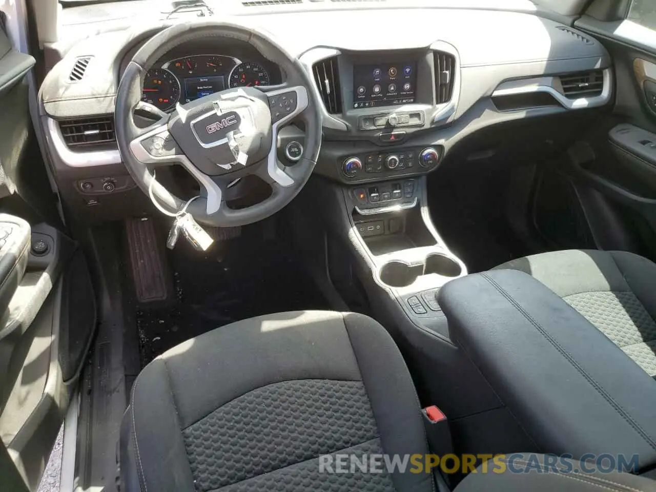 8 Photograph of a damaged car 3GKALMEV3ML400817 GMC TERRAIN 2021