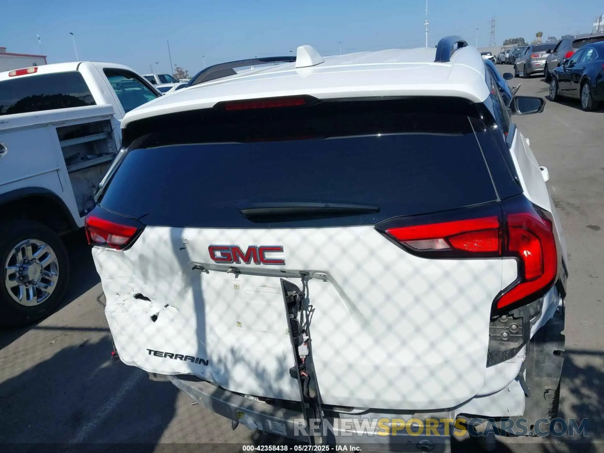 17 Photograph of a damaged car 3GKALMEV8ML345328 GMC TERRAIN 2021