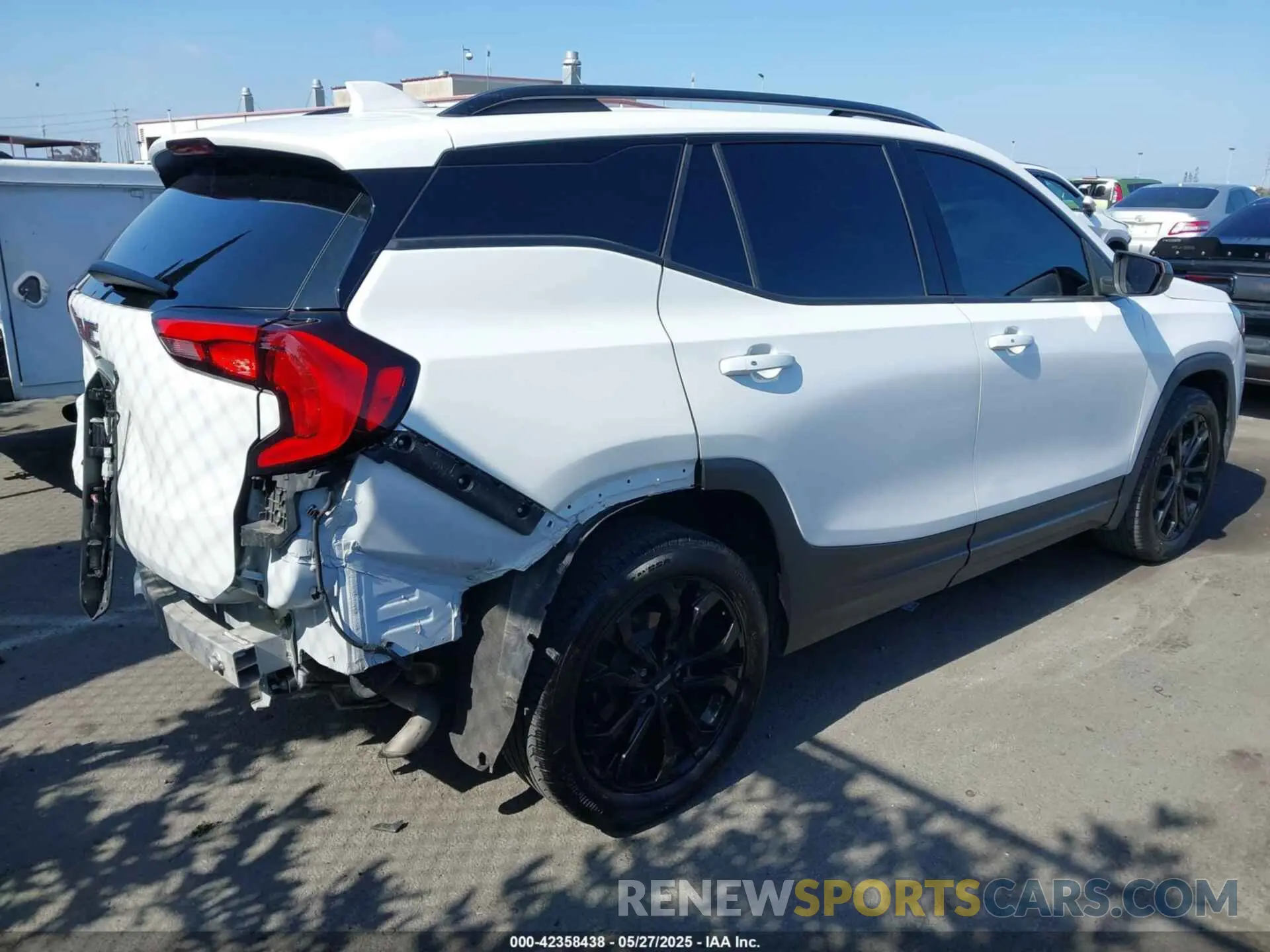 4 Photograph of a damaged car 3GKALMEV8ML345328 GMC TERRAIN 2021