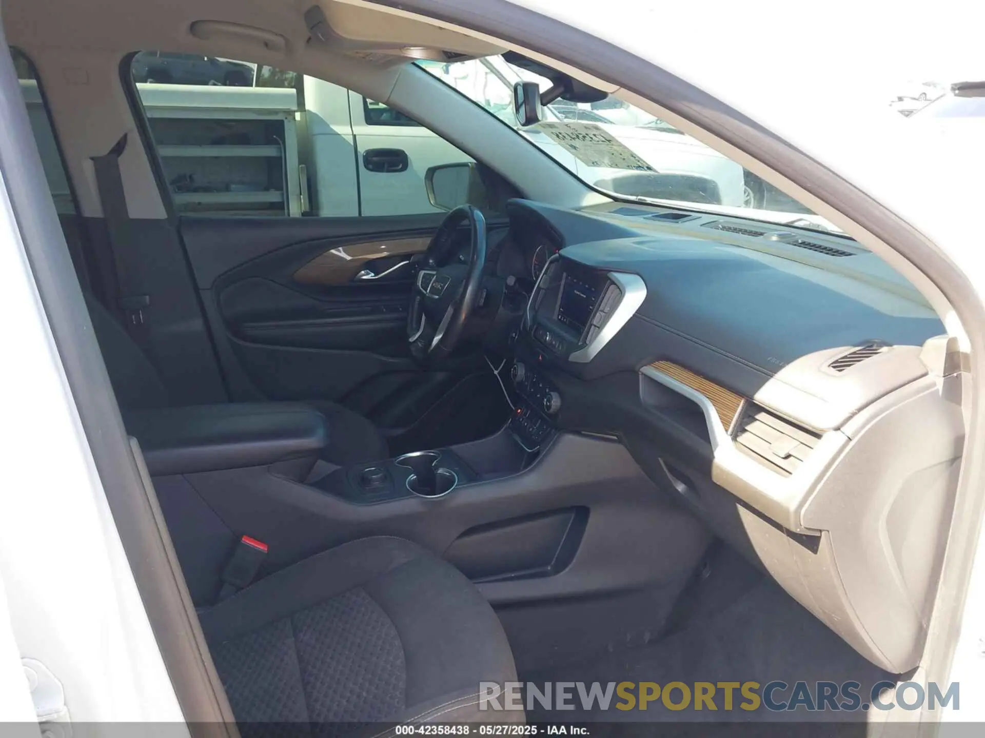 5 Photograph of a damaged car 3GKALMEV8ML345328 GMC TERRAIN 2021
