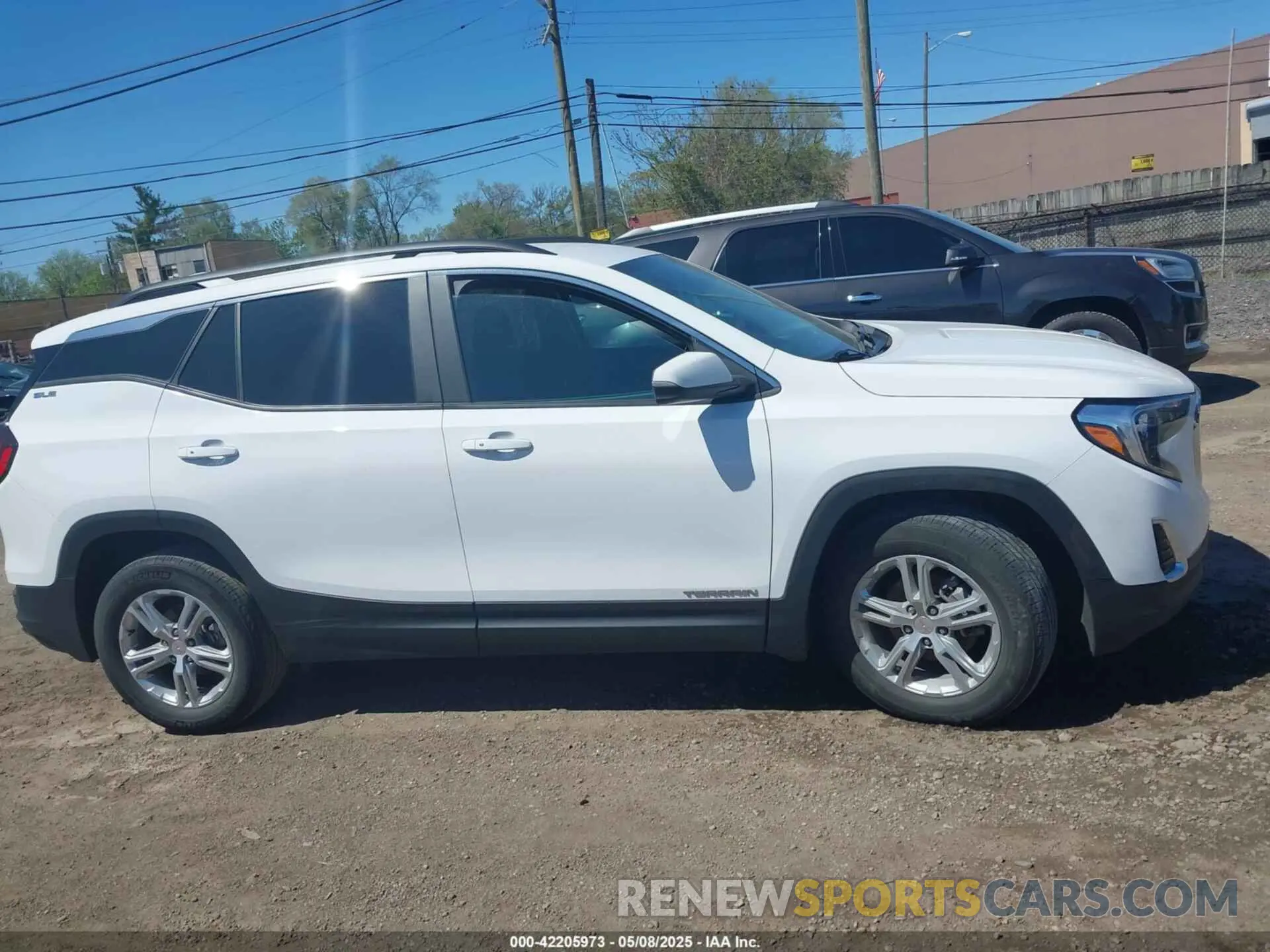 13 Photograph of a damaged car 3GKALMEV8ML372366 GMC TERRAIN 2021
