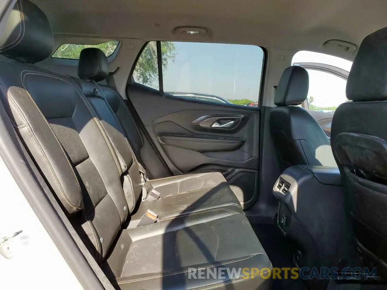 11 Photograph of a damaged car 3GKALPEV0ML384335 GMC TERRAIN 2021