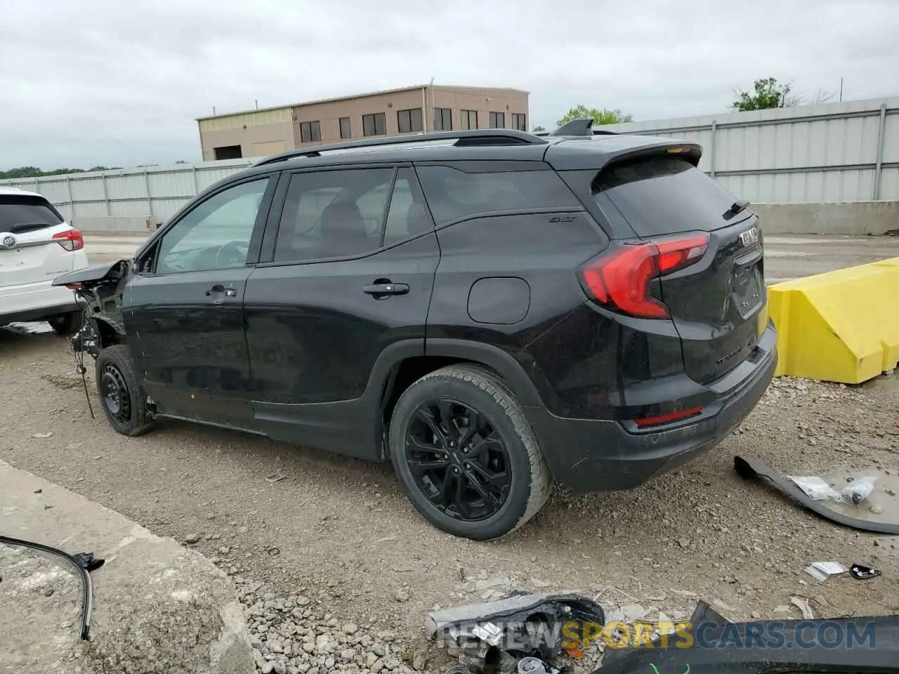 2 Photograph of a damaged car 3GKALPEV2ML325402 GMC TERRAIN 2021