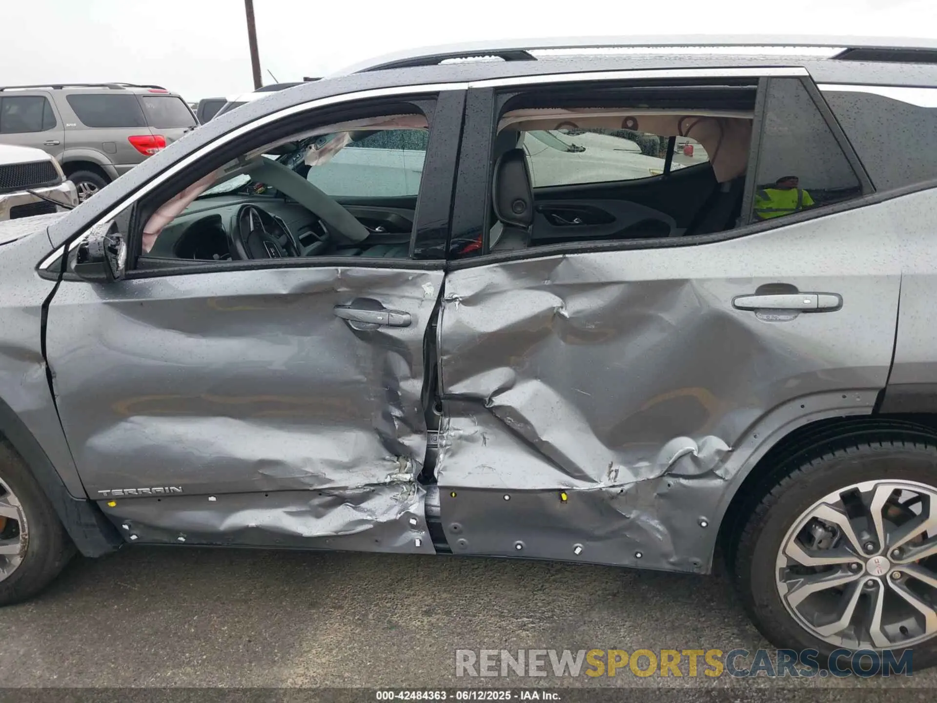 14 Photograph of a damaged car 3GKALPEV5ML376313 GMC TERRAIN 2021