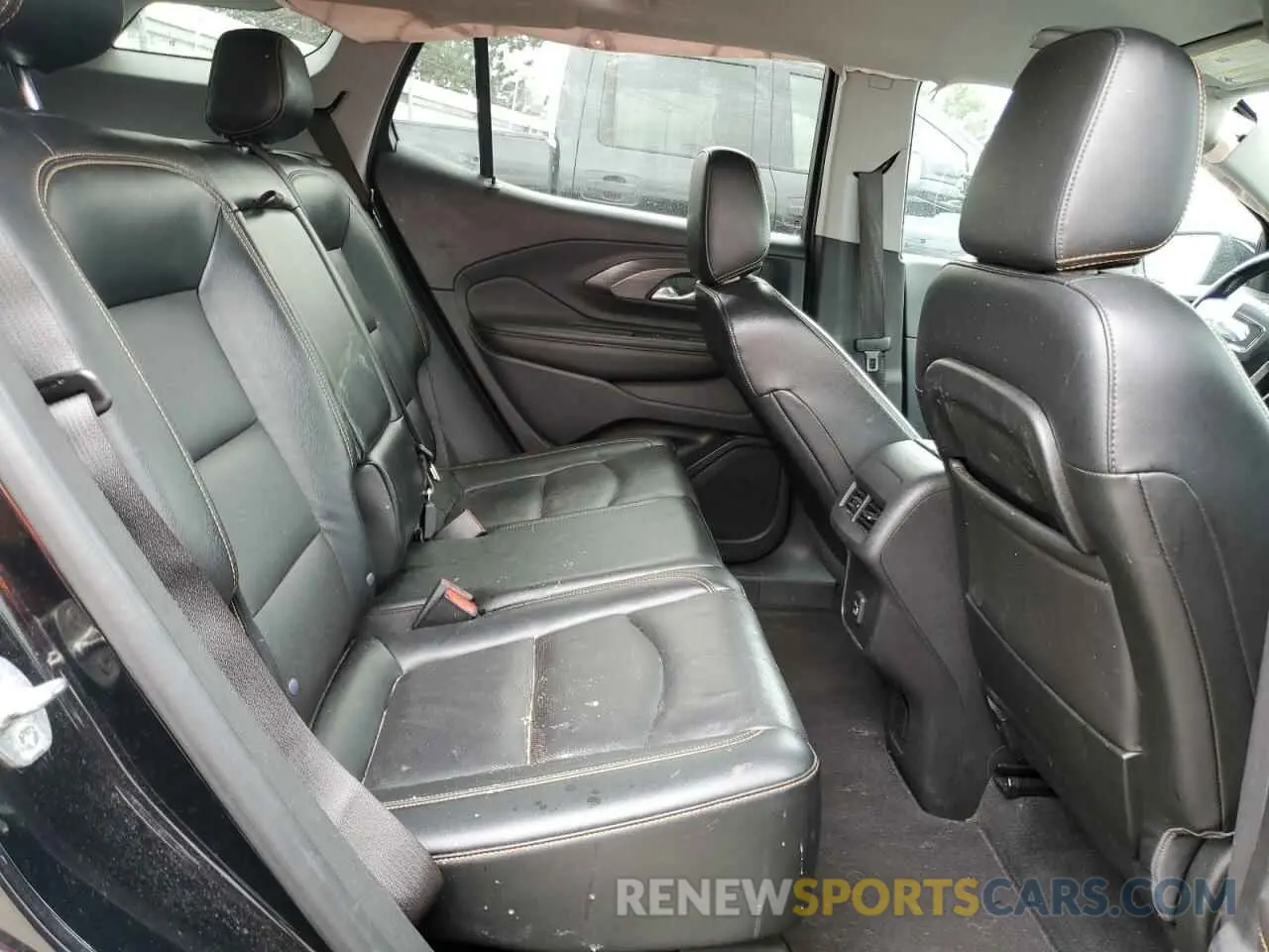 11 Photograph of a damaged car 3GKALPEV6ML308764 GMC TERRAIN 2021
