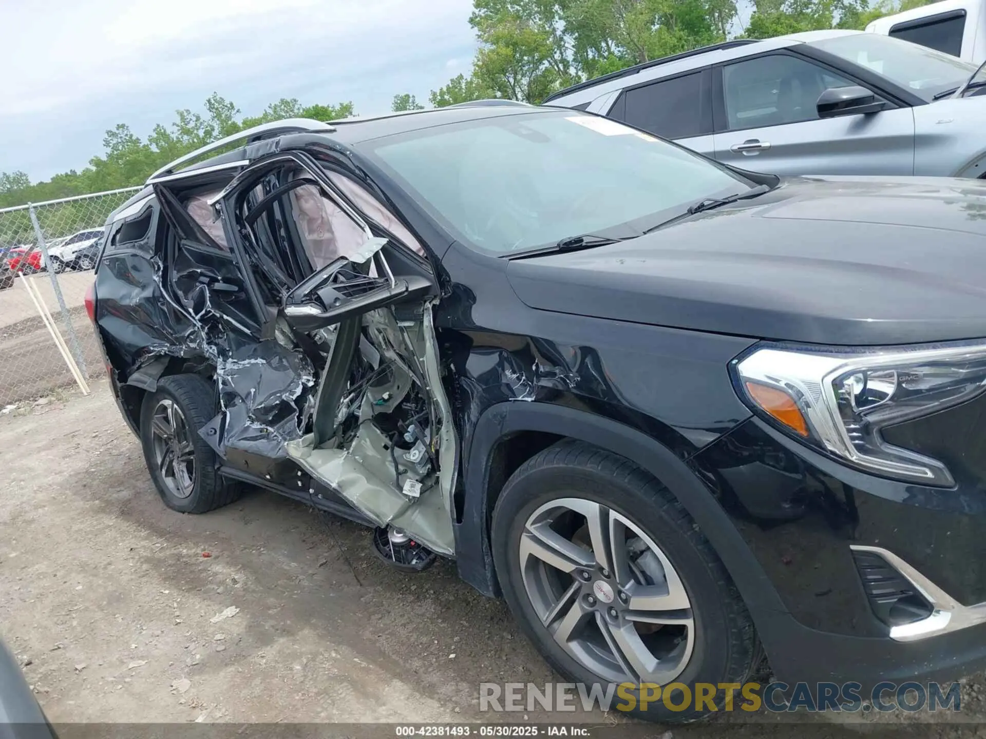 14 Photograph of a damaged car 3GKALVEV1ML393601 GMC TERRAIN 2021