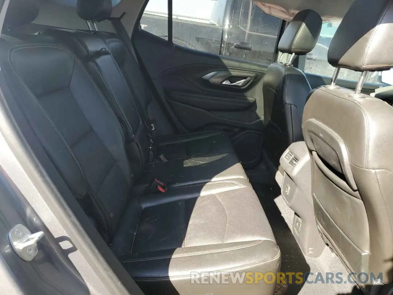 11 Photograph of a damaged car 3GKALVEV2ML316283 GMC TERRAIN 2021