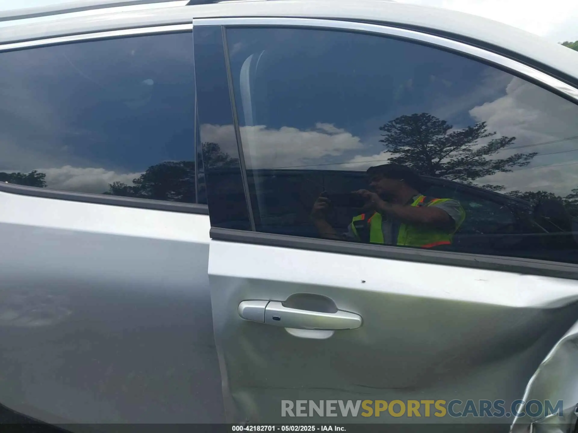 12 Photograph of a damaged car 3GKALVEV6ML301088 GMC TERRAIN 2021