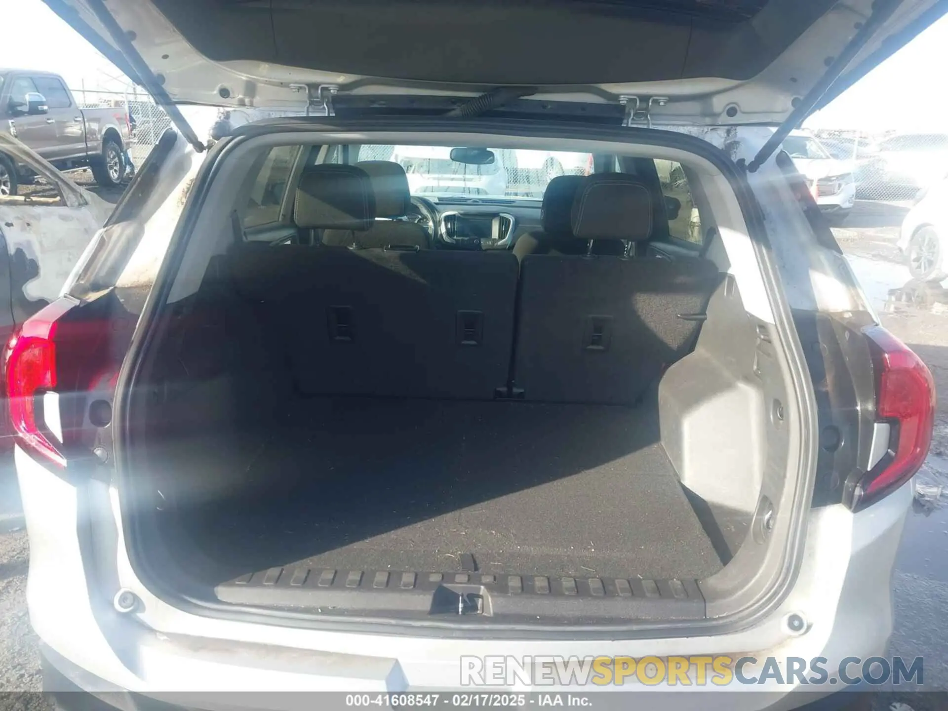 8 Photograph of a damaged car 3GKALMEV0NL190467 GMC TERRAIN 2022