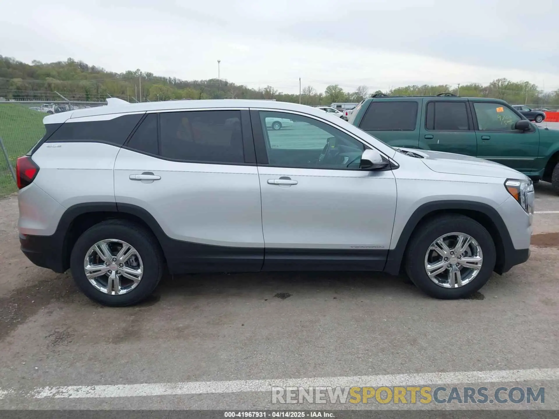 13 Photograph of a damaged car 3GKALMEV0NL271422 GMC TERRAIN 2022