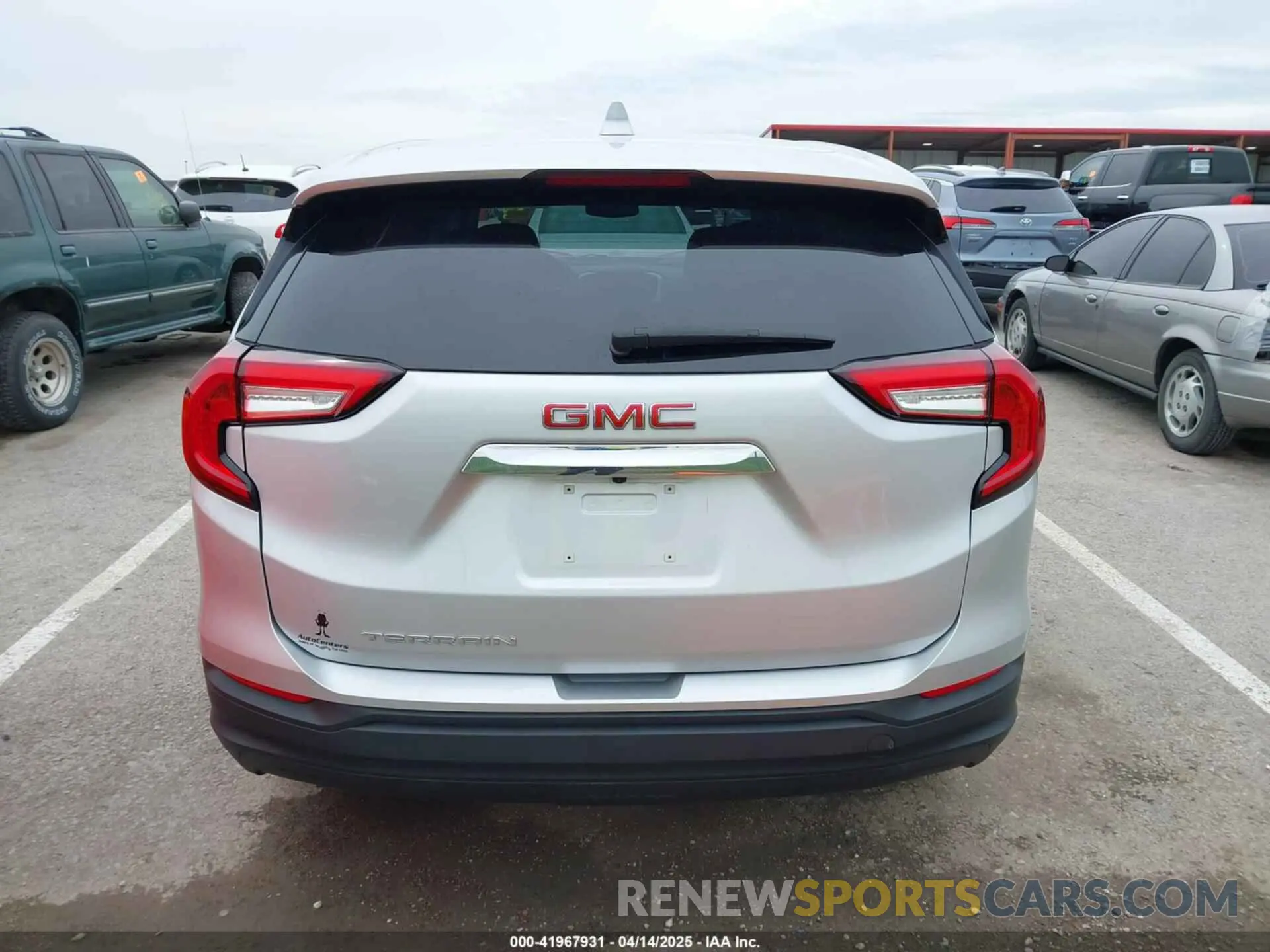 16 Photograph of a damaged car 3GKALMEV0NL271422 GMC TERRAIN 2022