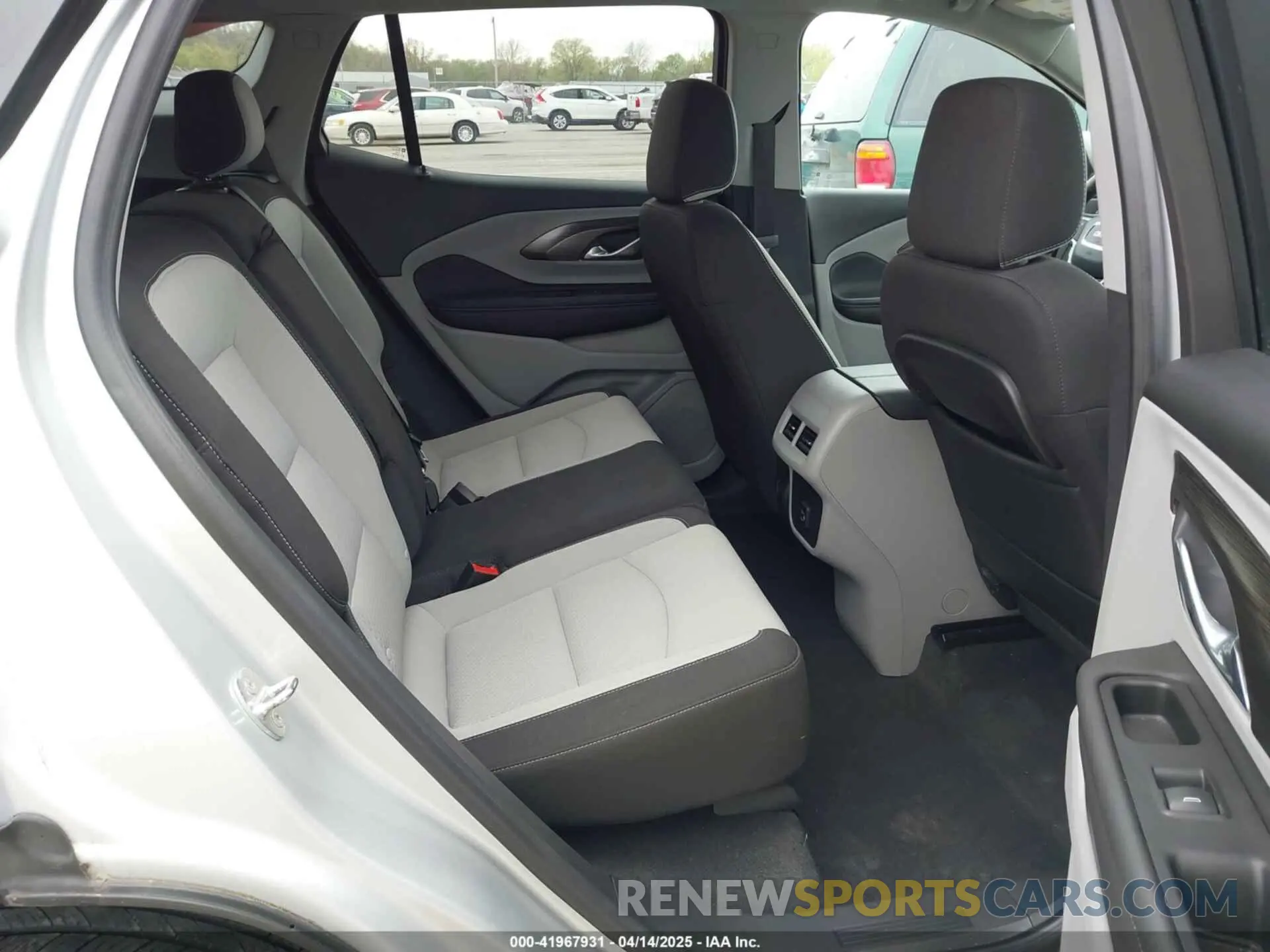 8 Photograph of a damaged car 3GKALMEV0NL271422 GMC TERRAIN 2022