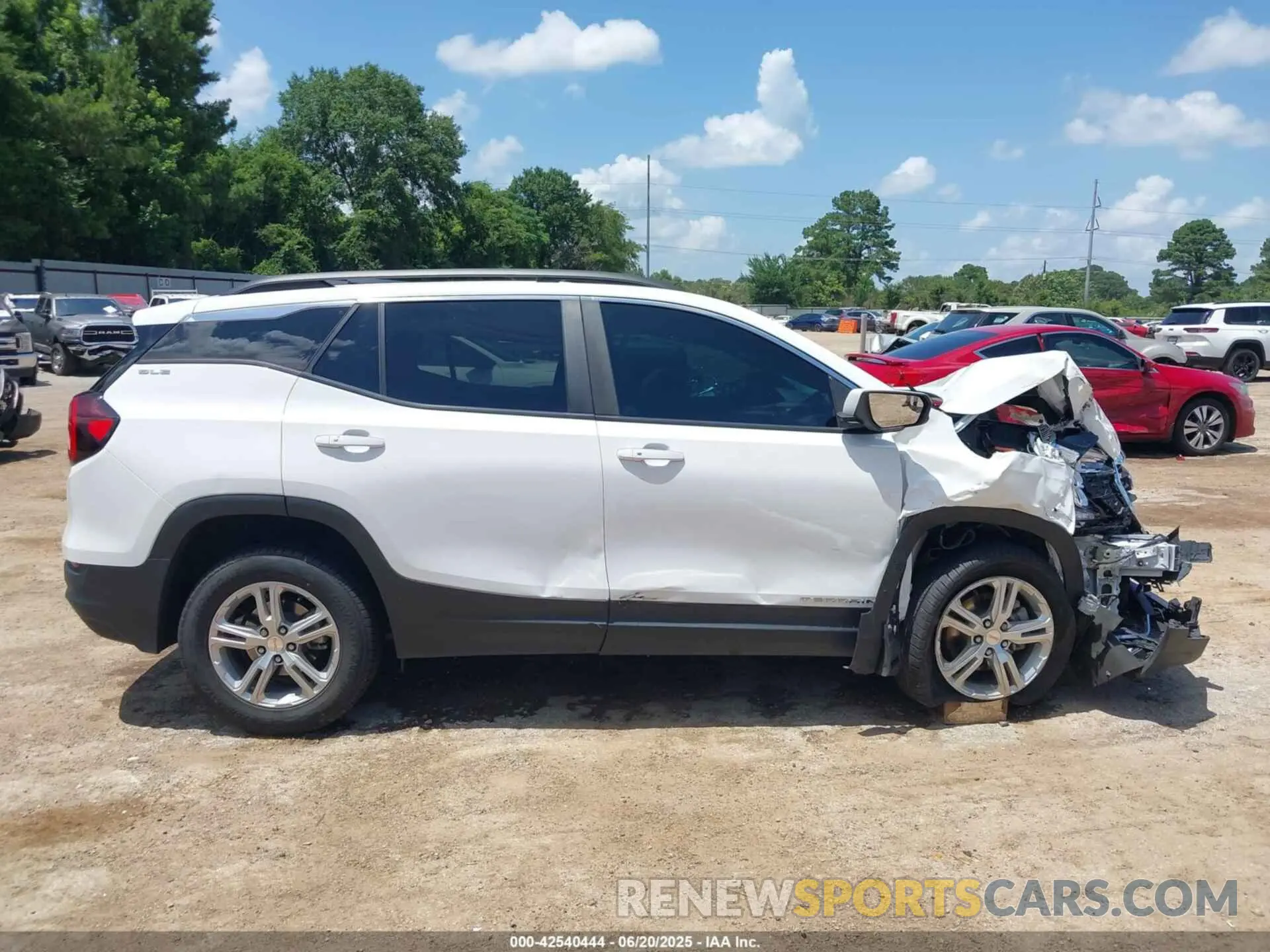 14 Photograph of a damaged car 3GKALMEV1NL114546 GMC TERRAIN 2022