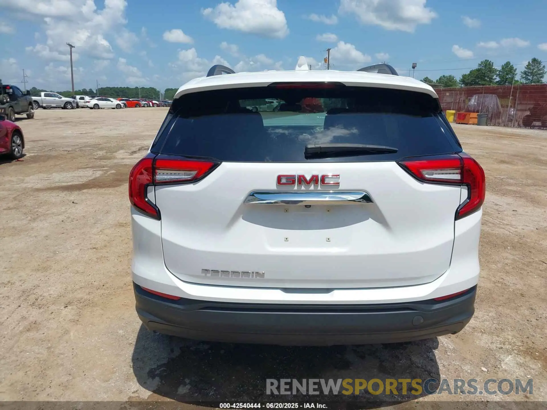 17 Photograph of a damaged car 3GKALMEV1NL114546 GMC TERRAIN 2022