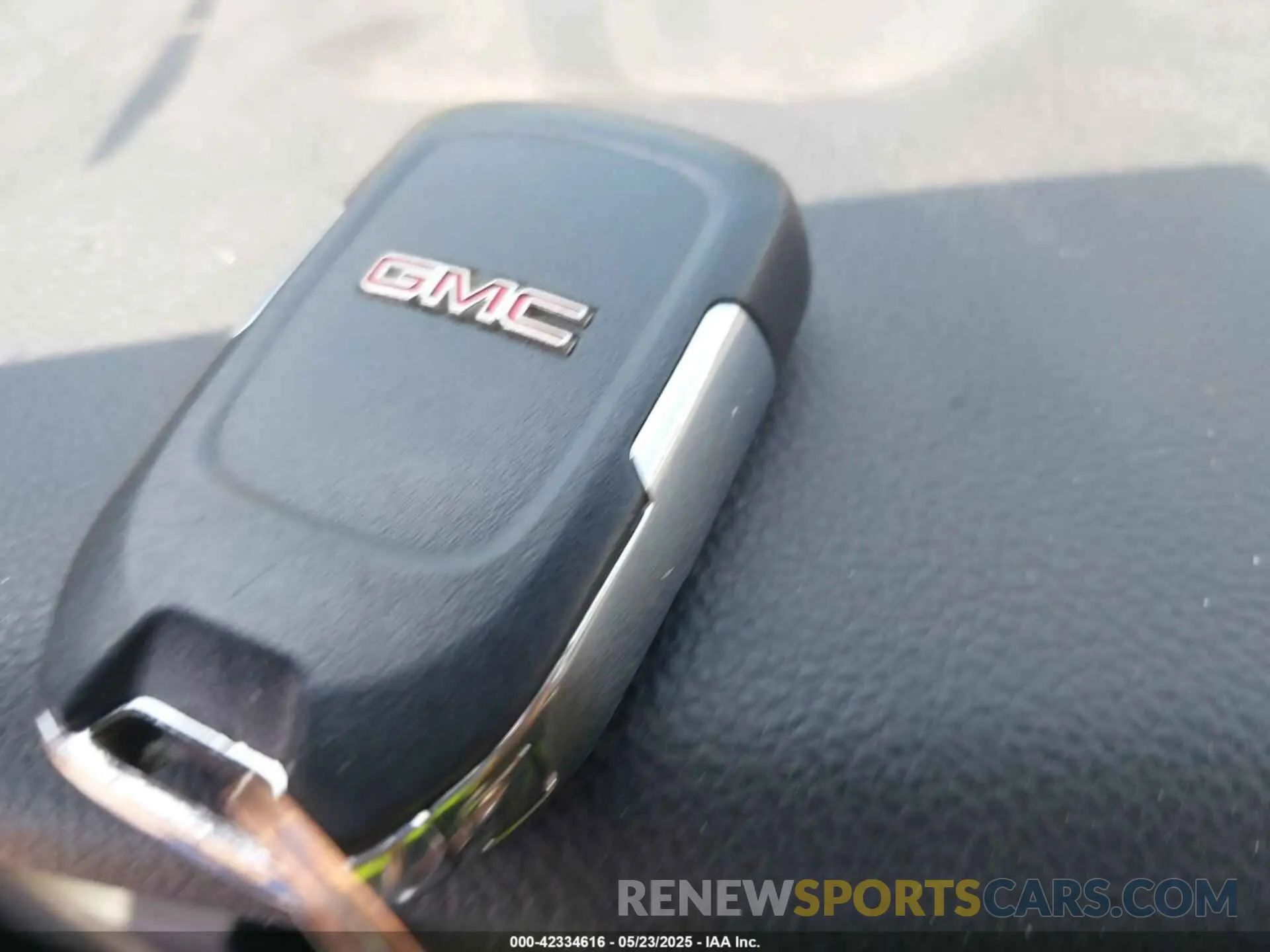 11 Photograph of a damaged car 3GKALMEV1NL138927 GMC TERRAIN 2022