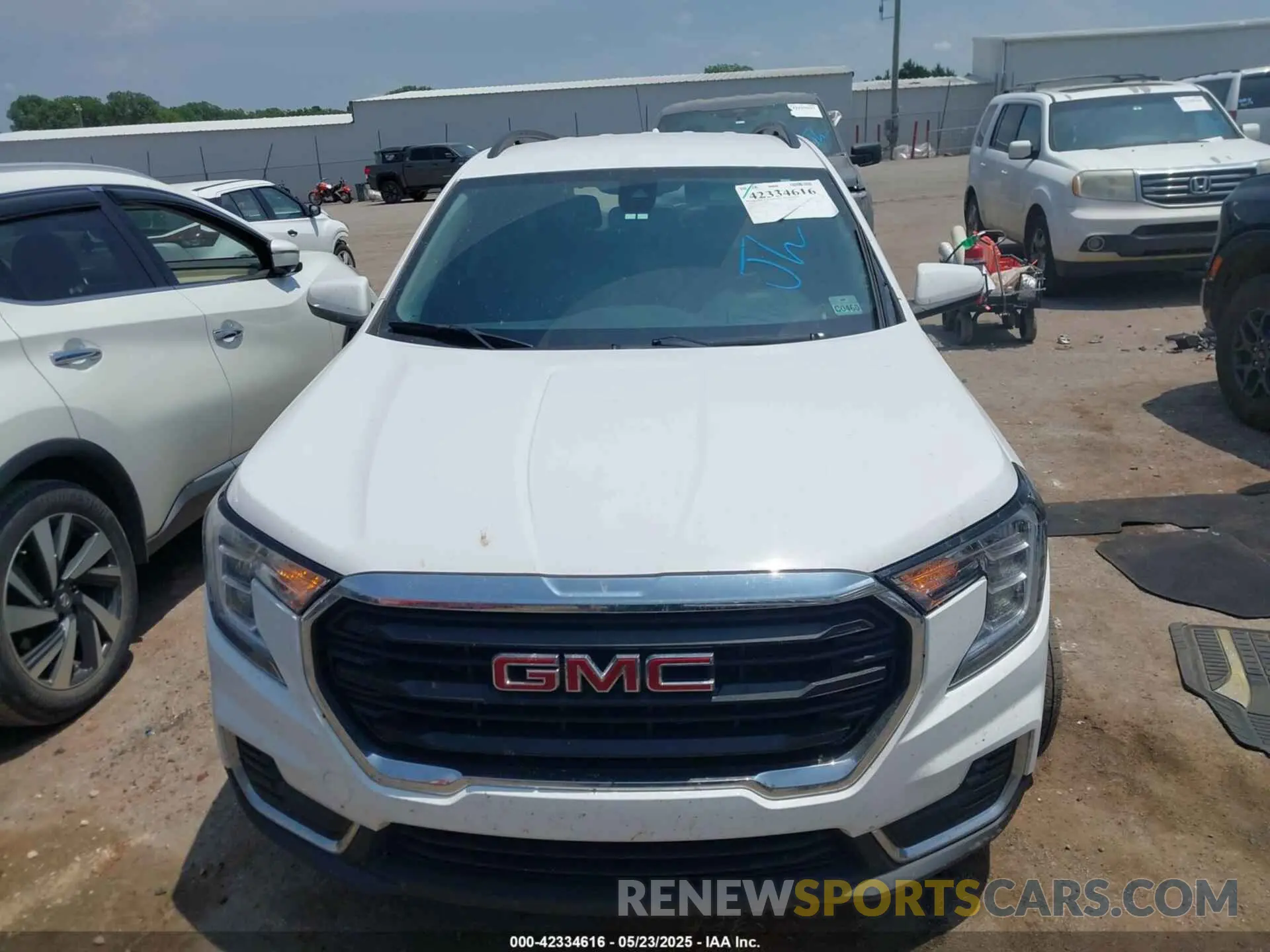13 Photograph of a damaged car 3GKALMEV1NL138927 GMC TERRAIN 2022