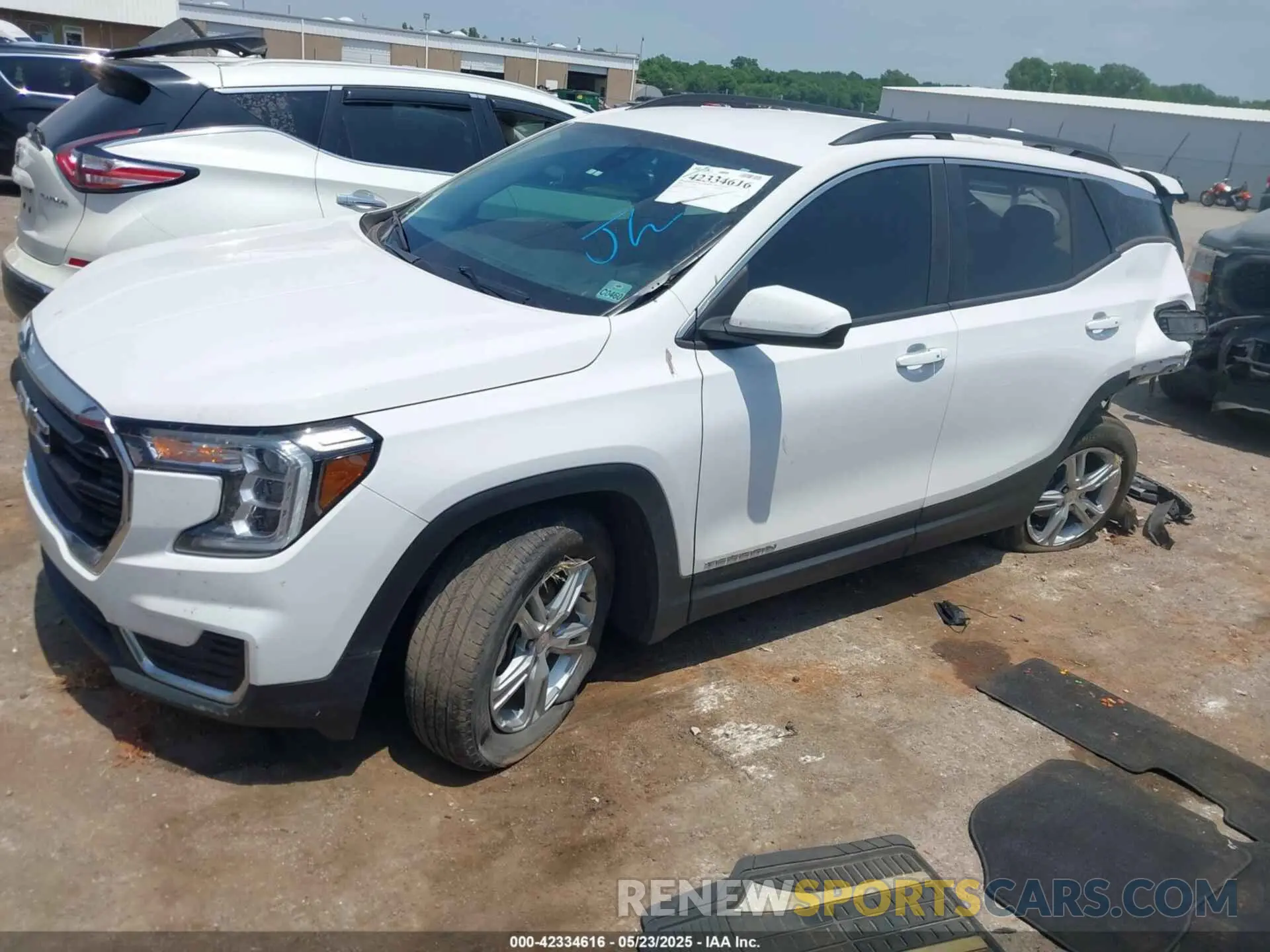 2 Photograph of a damaged car 3GKALMEV1NL138927 GMC TERRAIN 2022