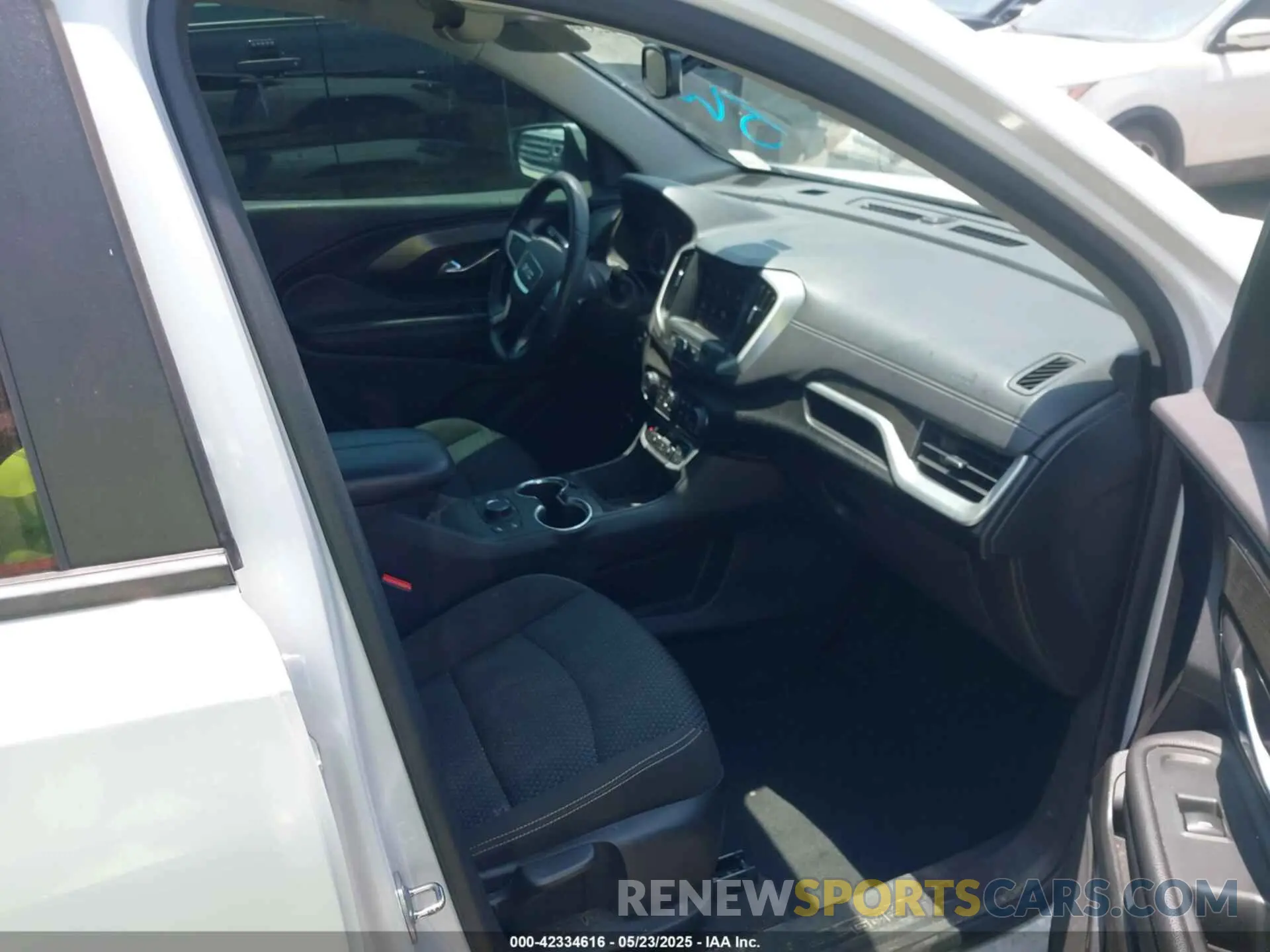 5 Photograph of a damaged car 3GKALMEV1NL138927 GMC TERRAIN 2022